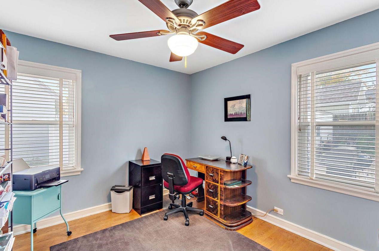 209 Honey Crk Dr, Milwaukee WI 53221-4062 exterior