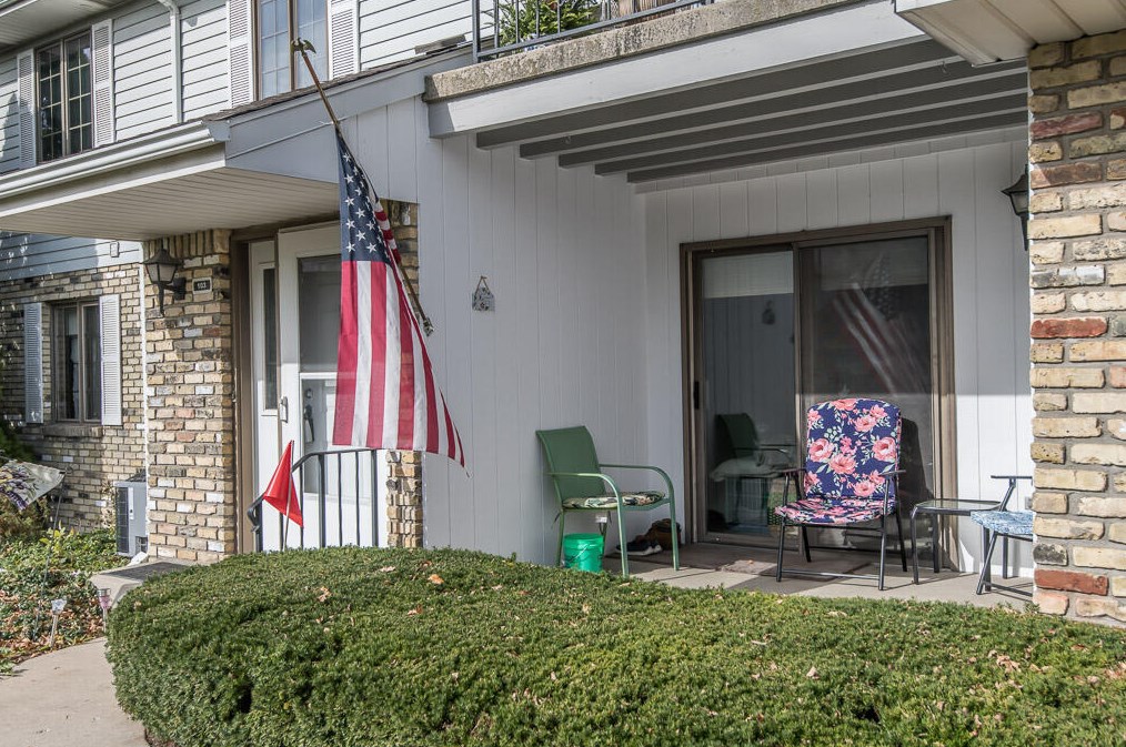 1424 Fox Tail Dr, Racine, WI 53406-5754