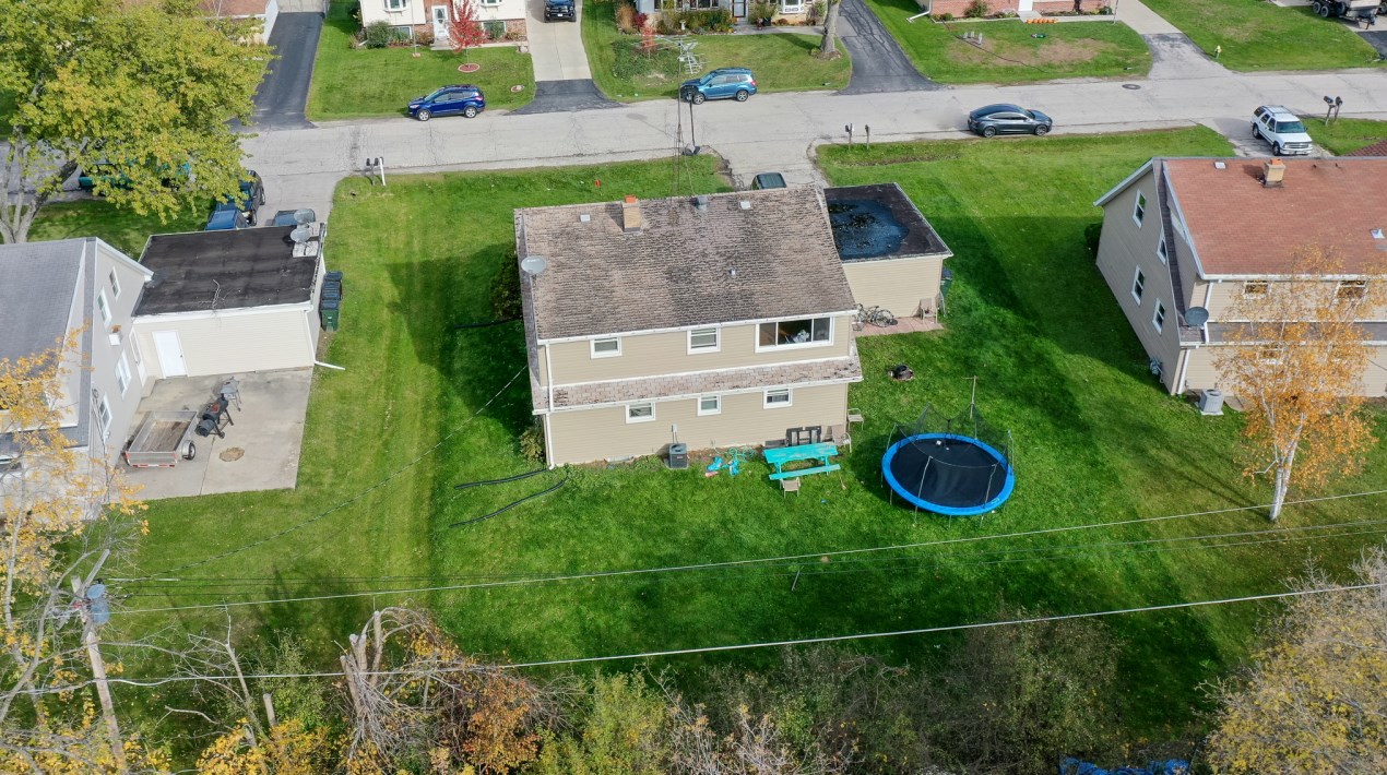 2909 Santa Fe Trl, Racine, WI 53404-1439