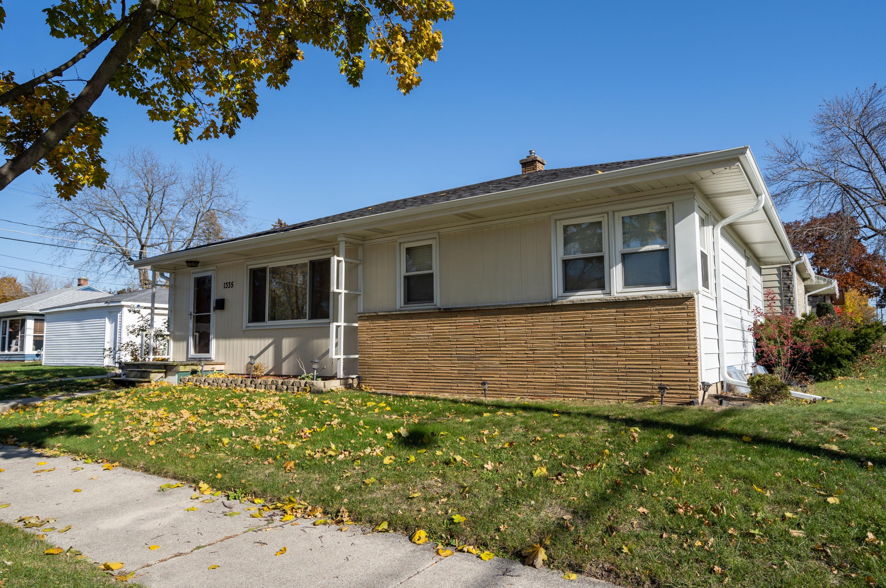 1335 Jefferson St, Racine, WI 53404-2453