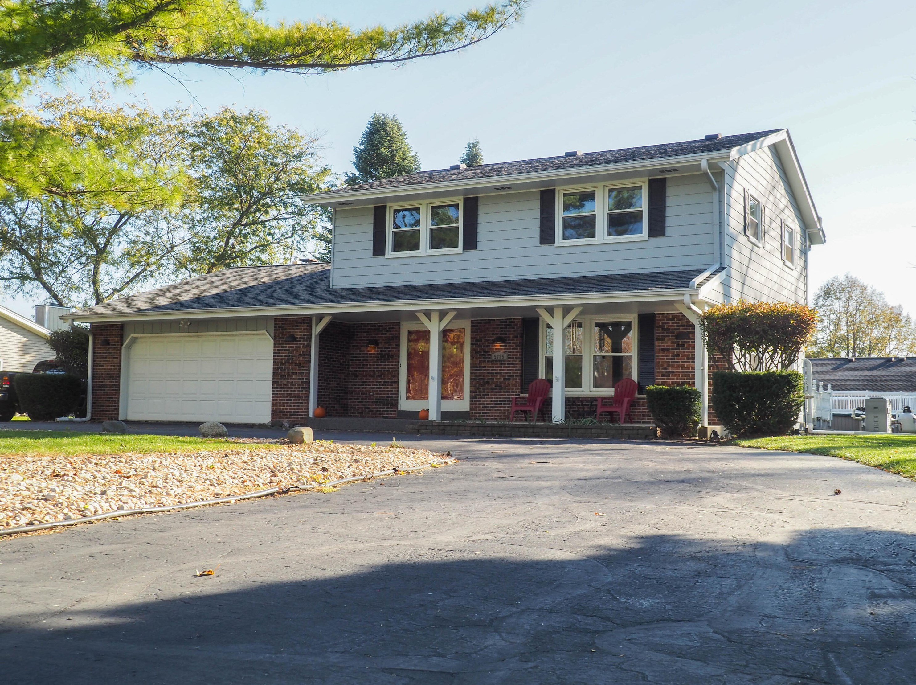 5725 Sandy Ln, Racine, WI 53406-2226