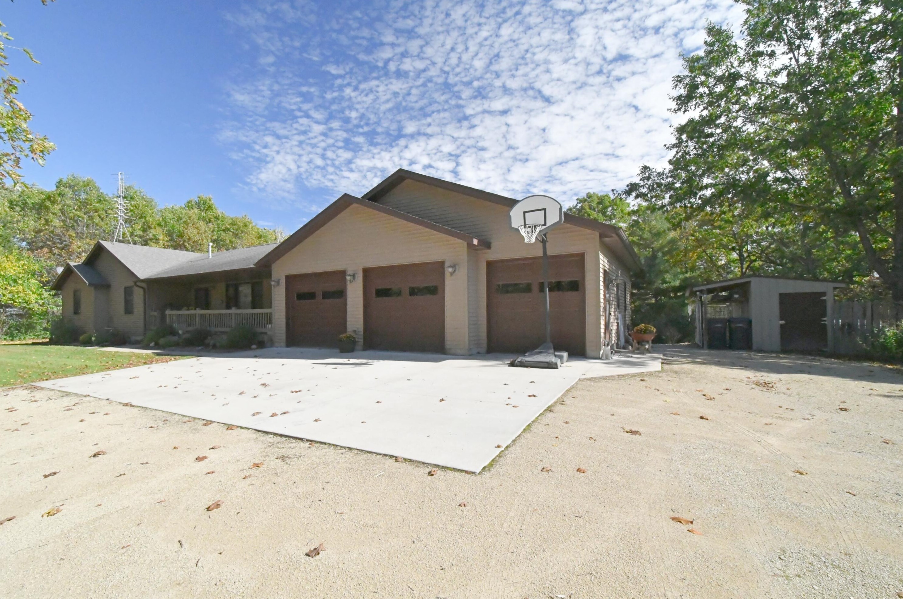 554 River Rd, Princeton, WI 54968-9224