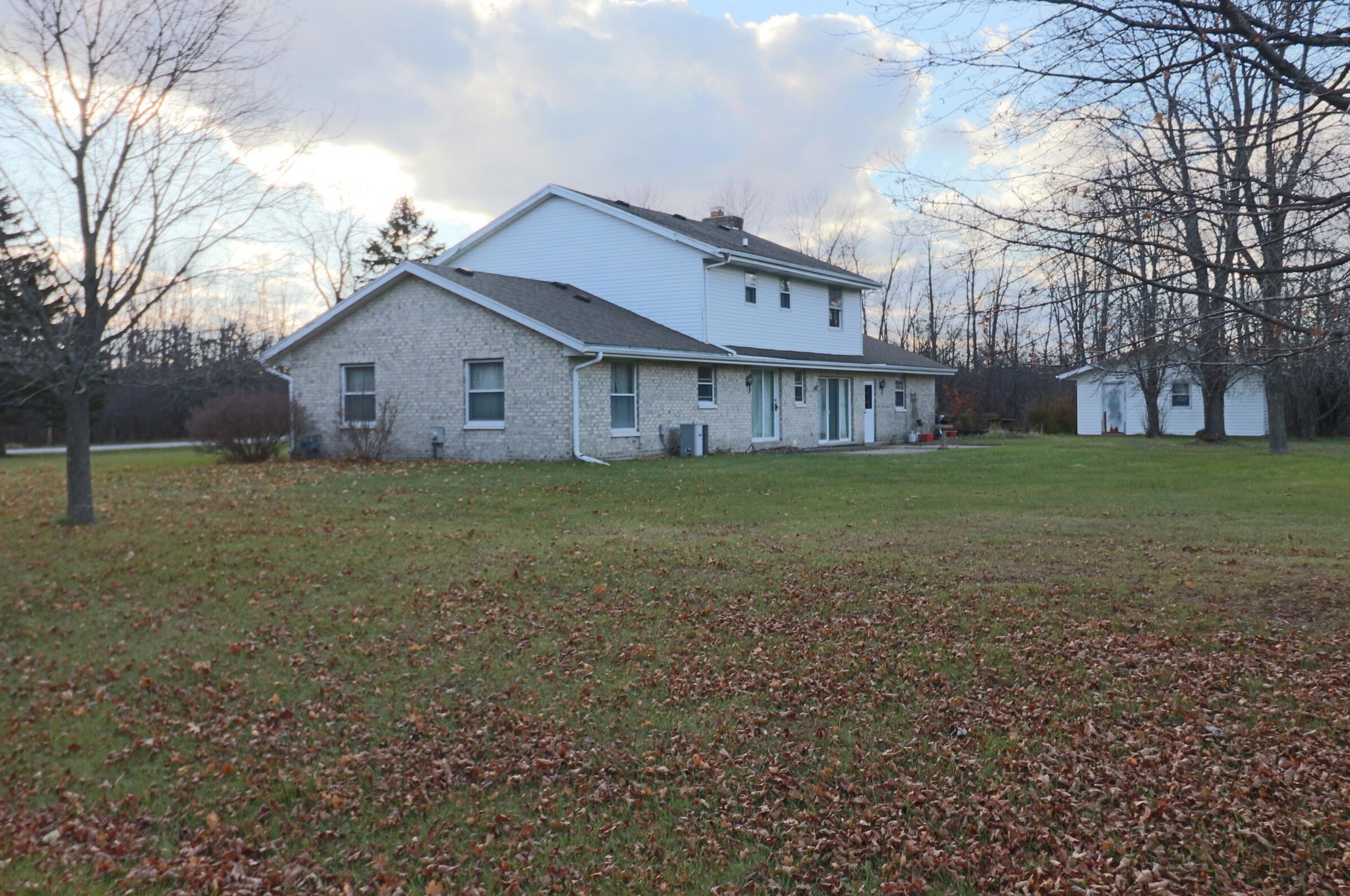 812 W Glen Oaks Ln, Thiensville, WI 53092
