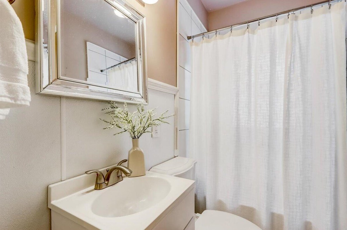 3403 8th St, Milwaukee WI 53215-5107 exterior