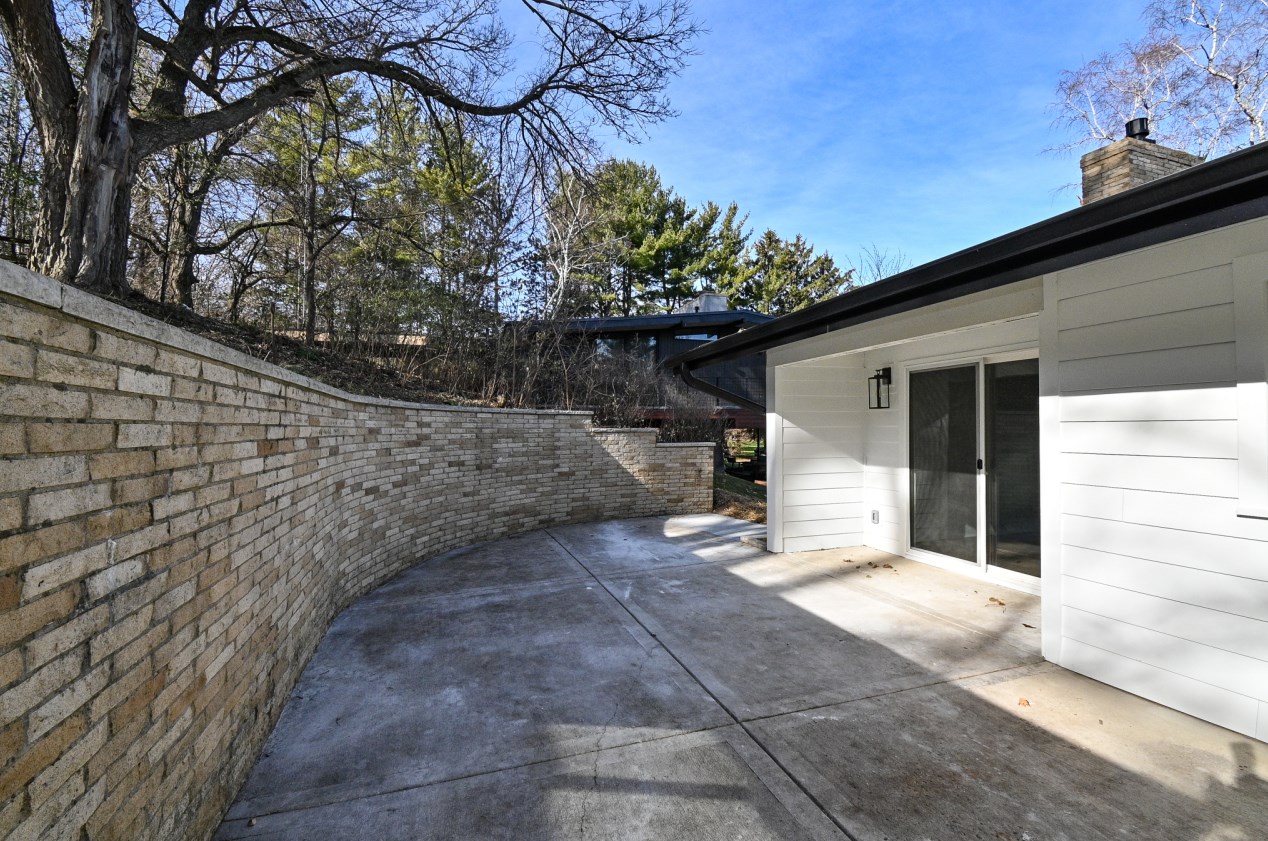 126 Brook Ln, Delavan WI 53115-1611 exterior