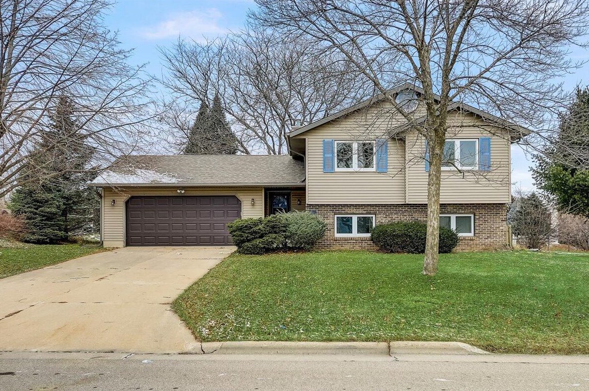 941 Pope St, Lake Mills, WI 53551-1306