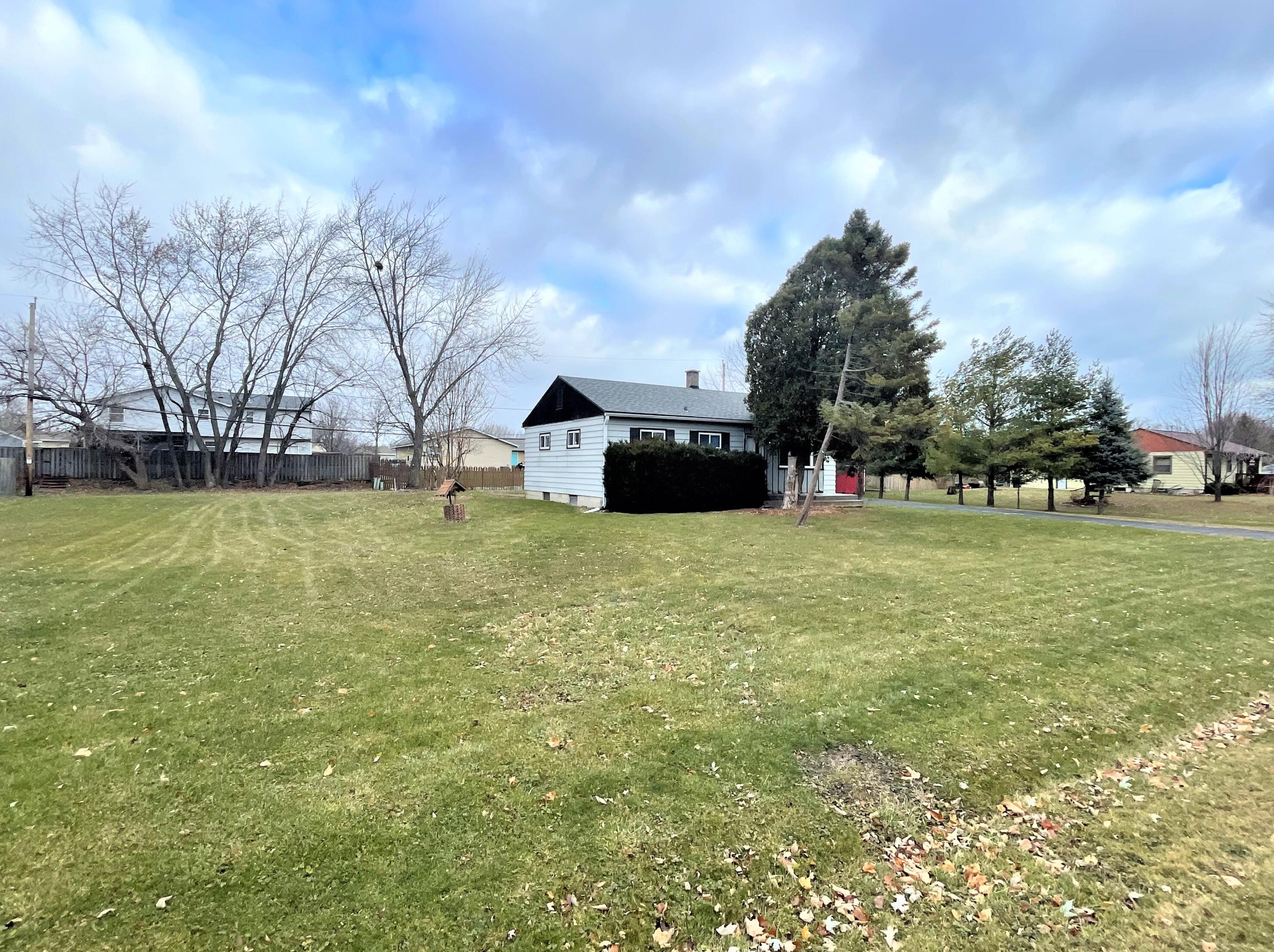 1304 Connie Ln, Oak Creek, WI 53154-7010