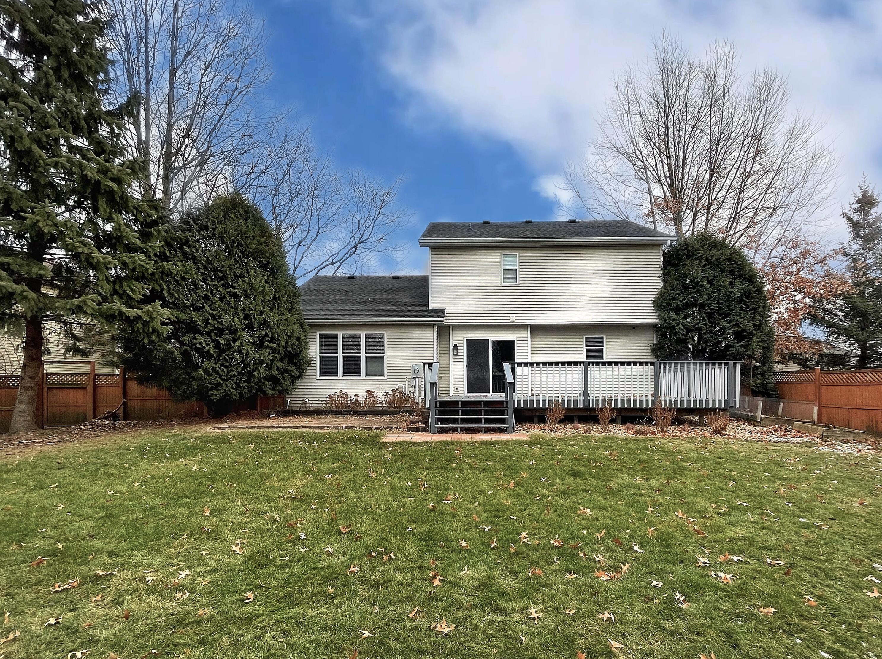 5218 Summer Ridge Dr, Madison, WI 53704-8519