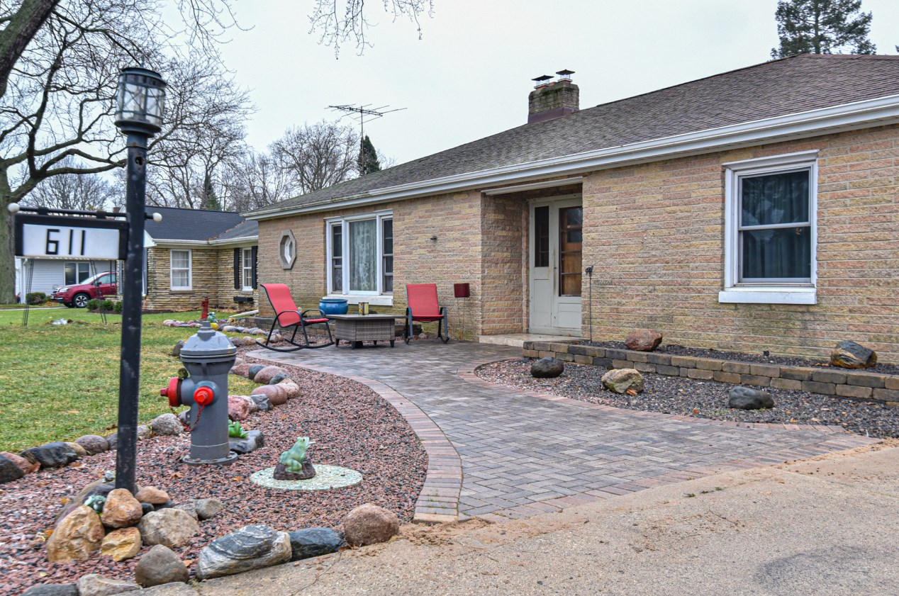 611 College Ave, South Milwaukee, WI 53172-1252