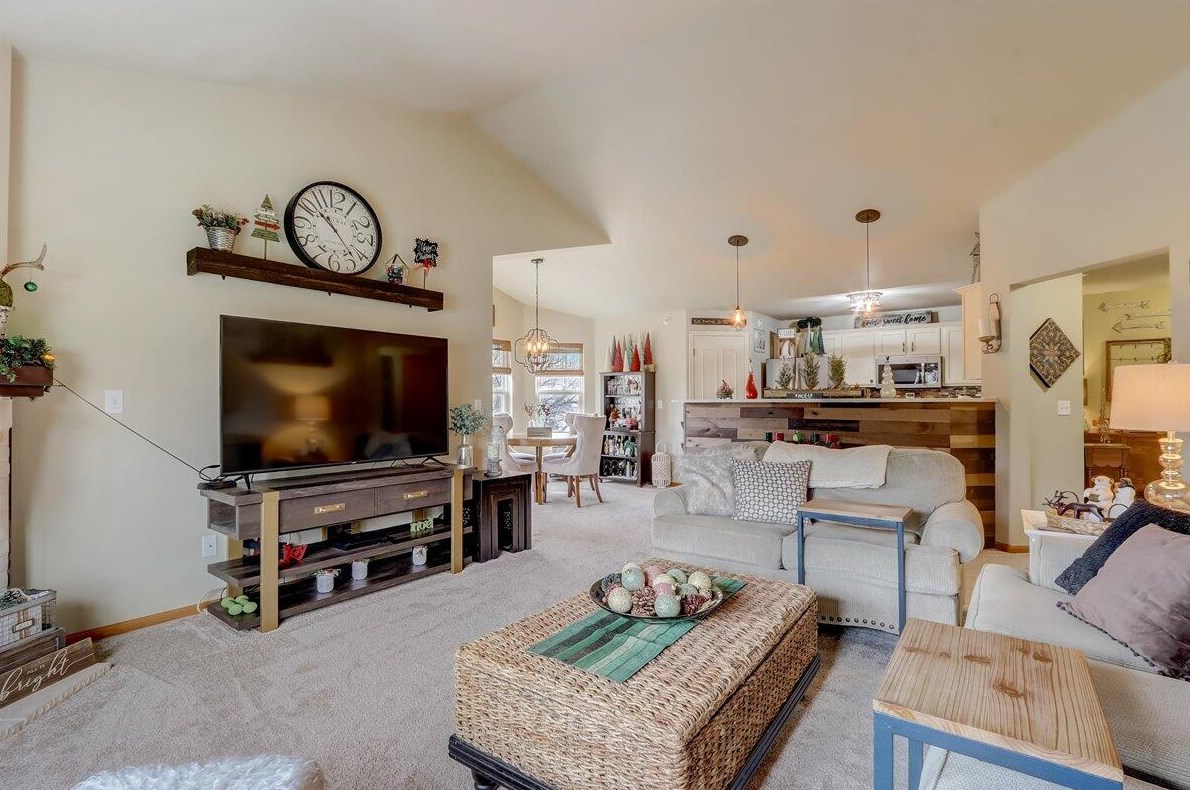 7133 Rawson Ave, Hales Corners, WI 53132-8104