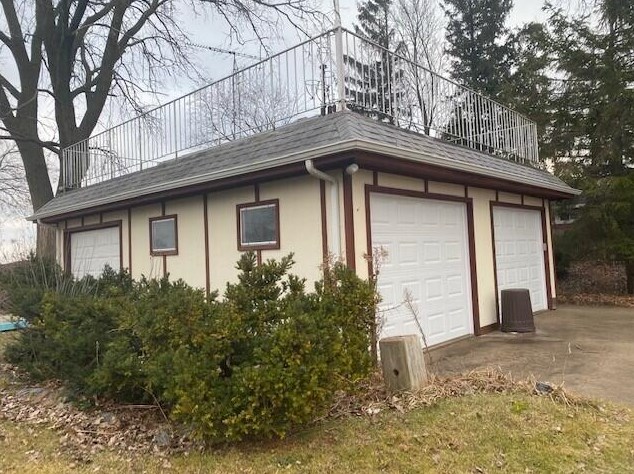 10011 Lakeshore Dr, Kenosha, WI 53158