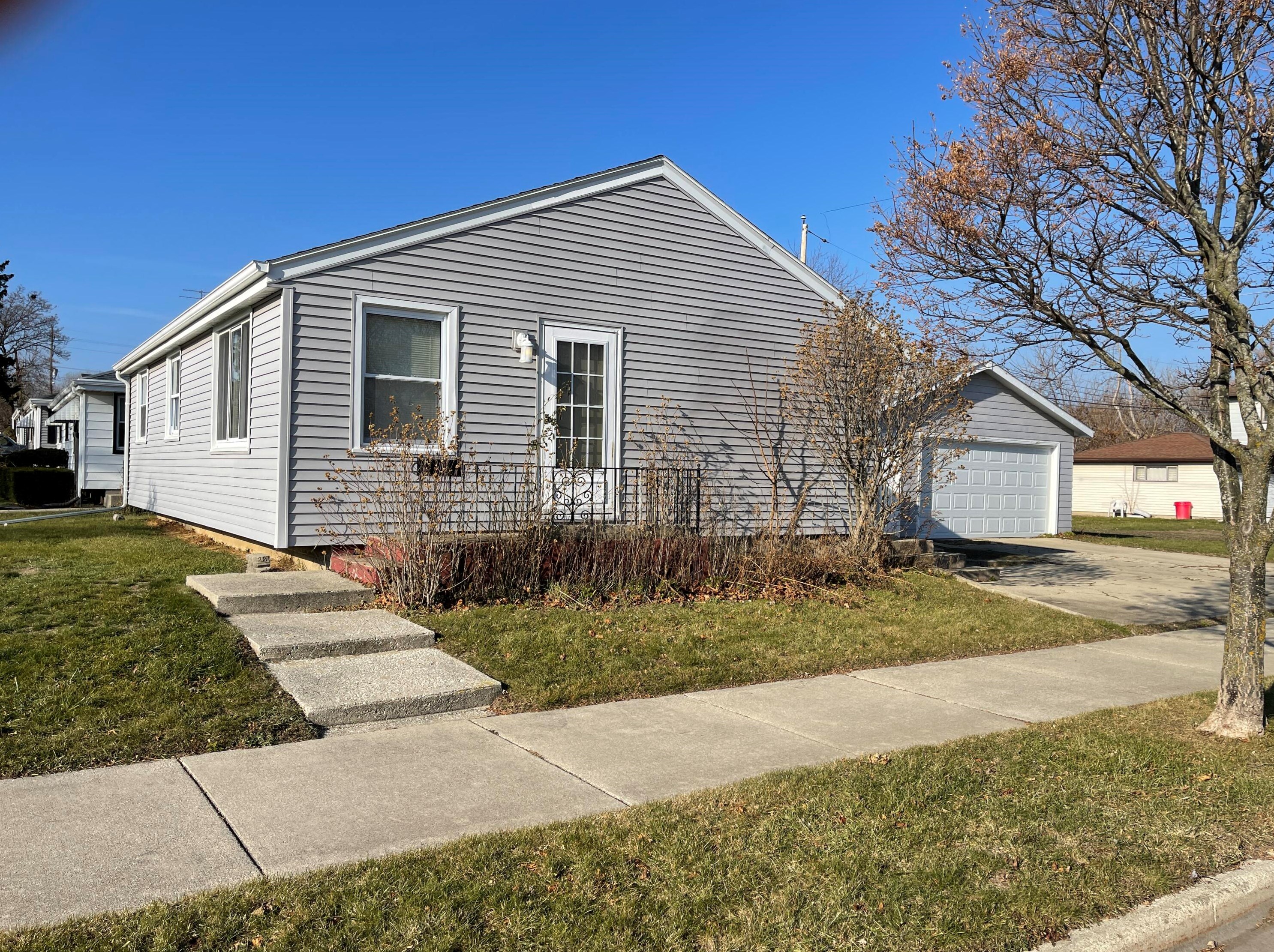 1600 Harmony Dr, Racine WI 53402-3272 exterior