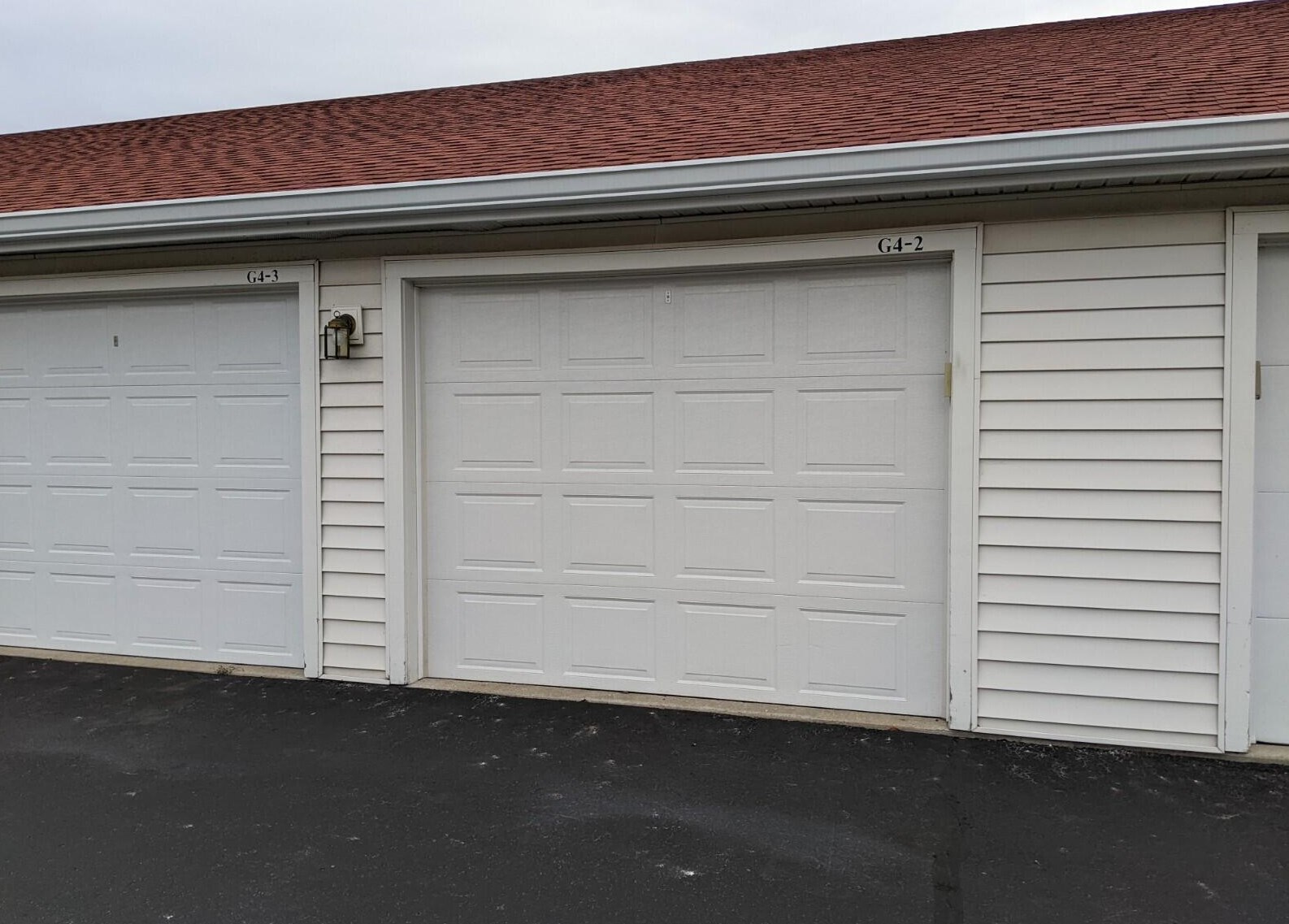 2207 Landings Ln, Delavan WI  53115-3976 exterior