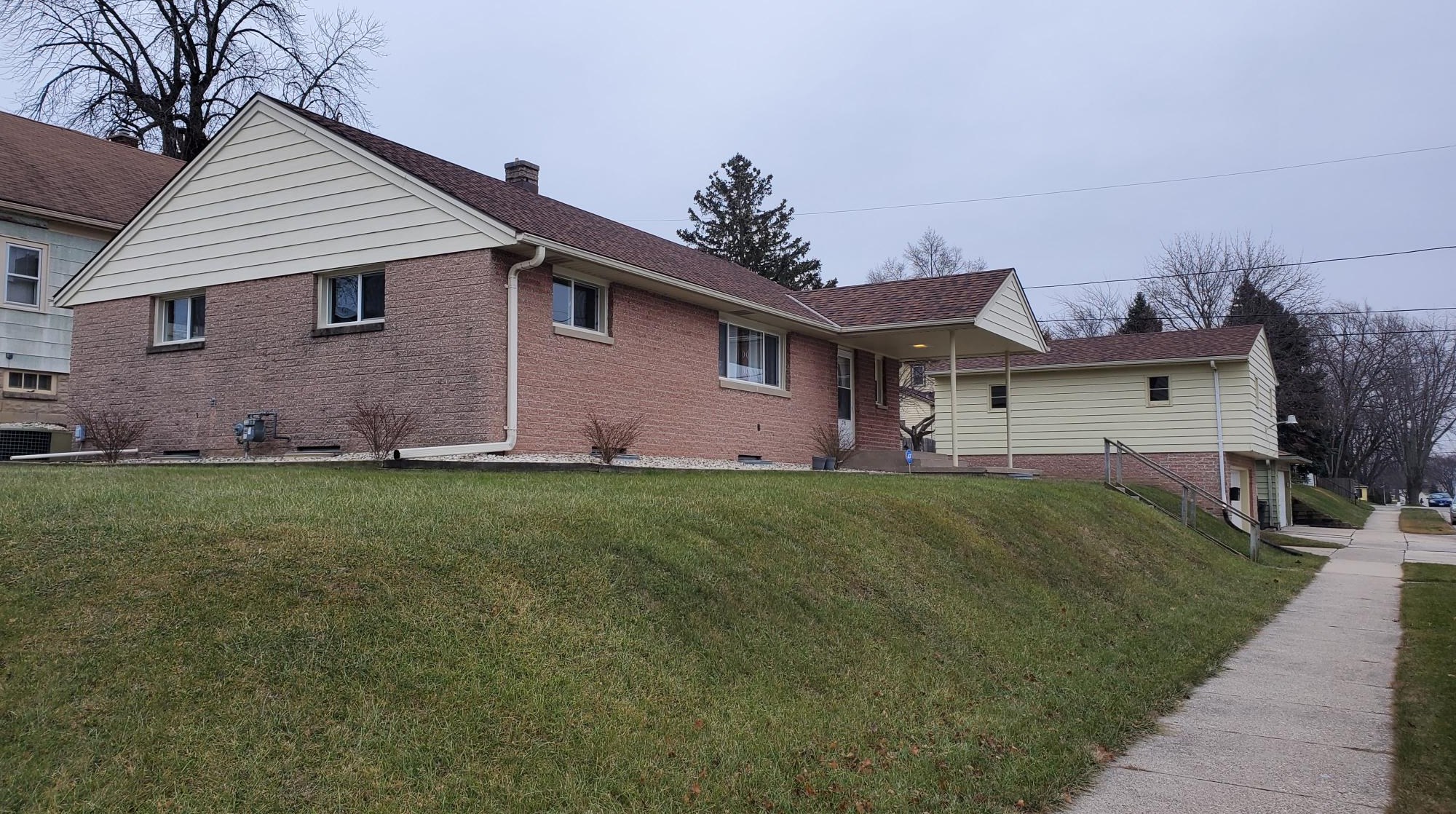 2705 13th Ave, South Milwaukee, WI 53172-3113