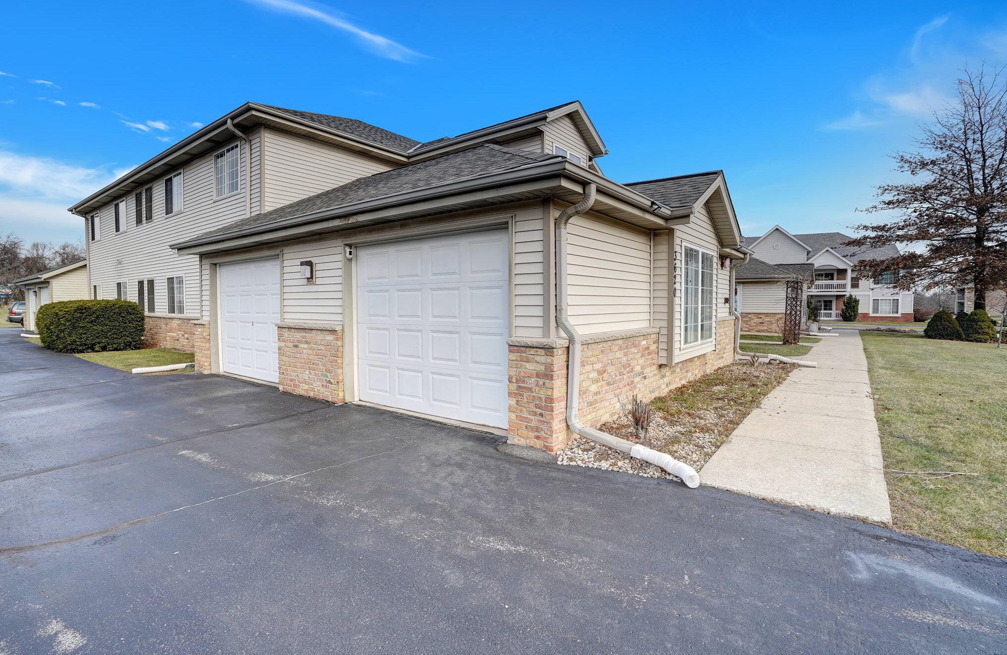 3620 Barbara Ct, Oak Creek, WI 53154-8022