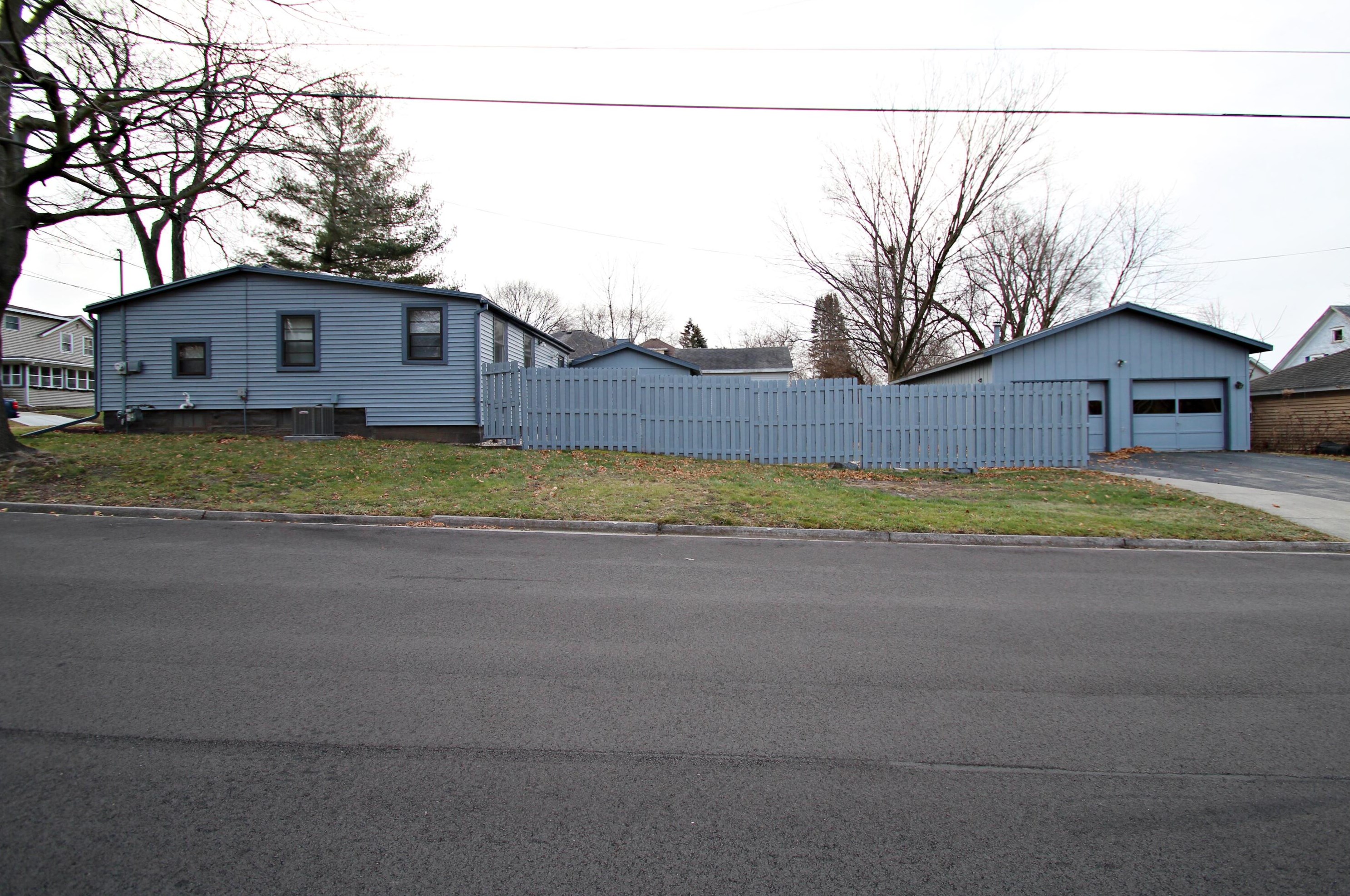 329 Clarence St, Fort Atkinson, WI 53538-1846