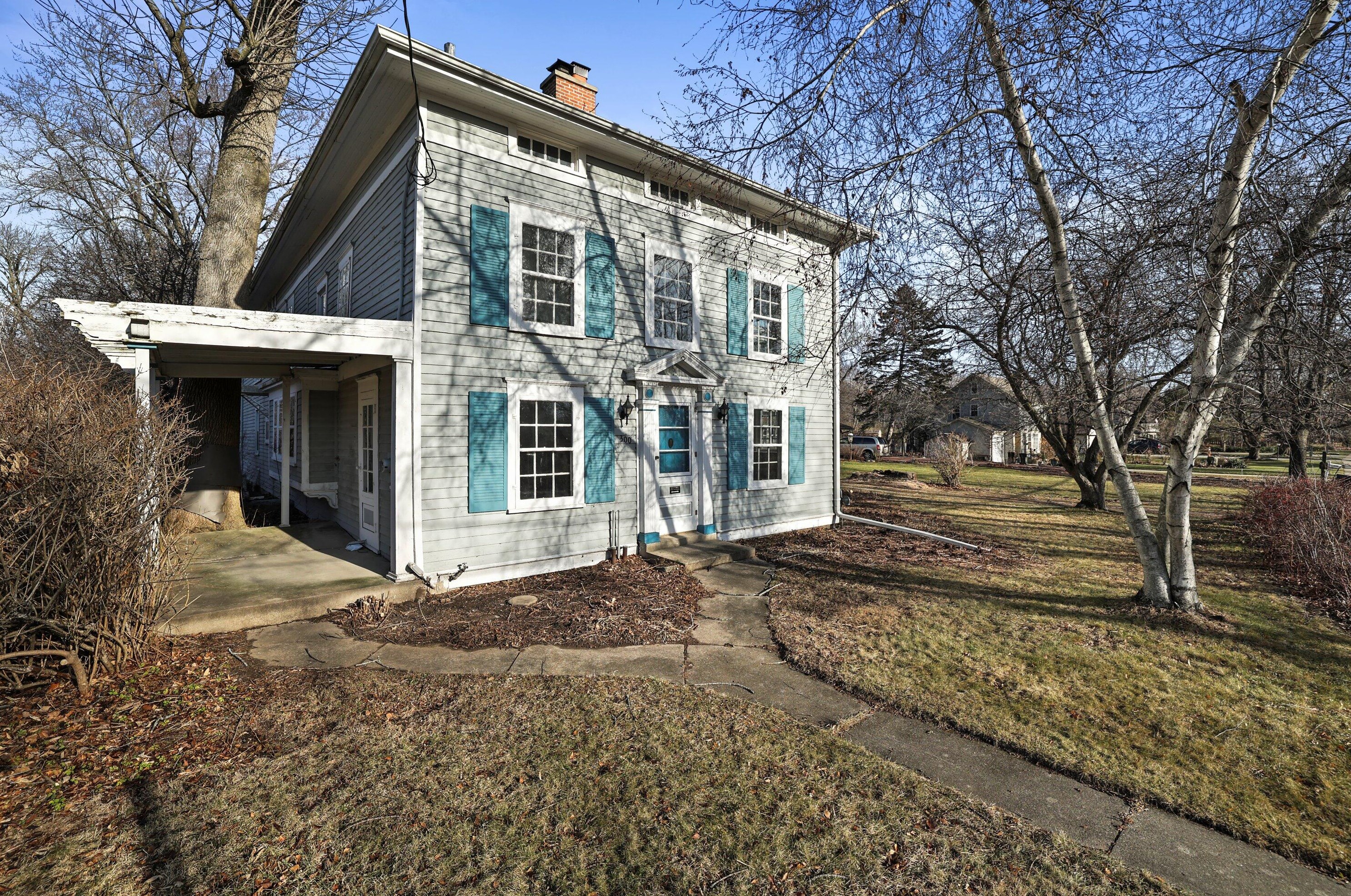 300 Hawthorne Ave, South Milwaukee, WI 53172-2207