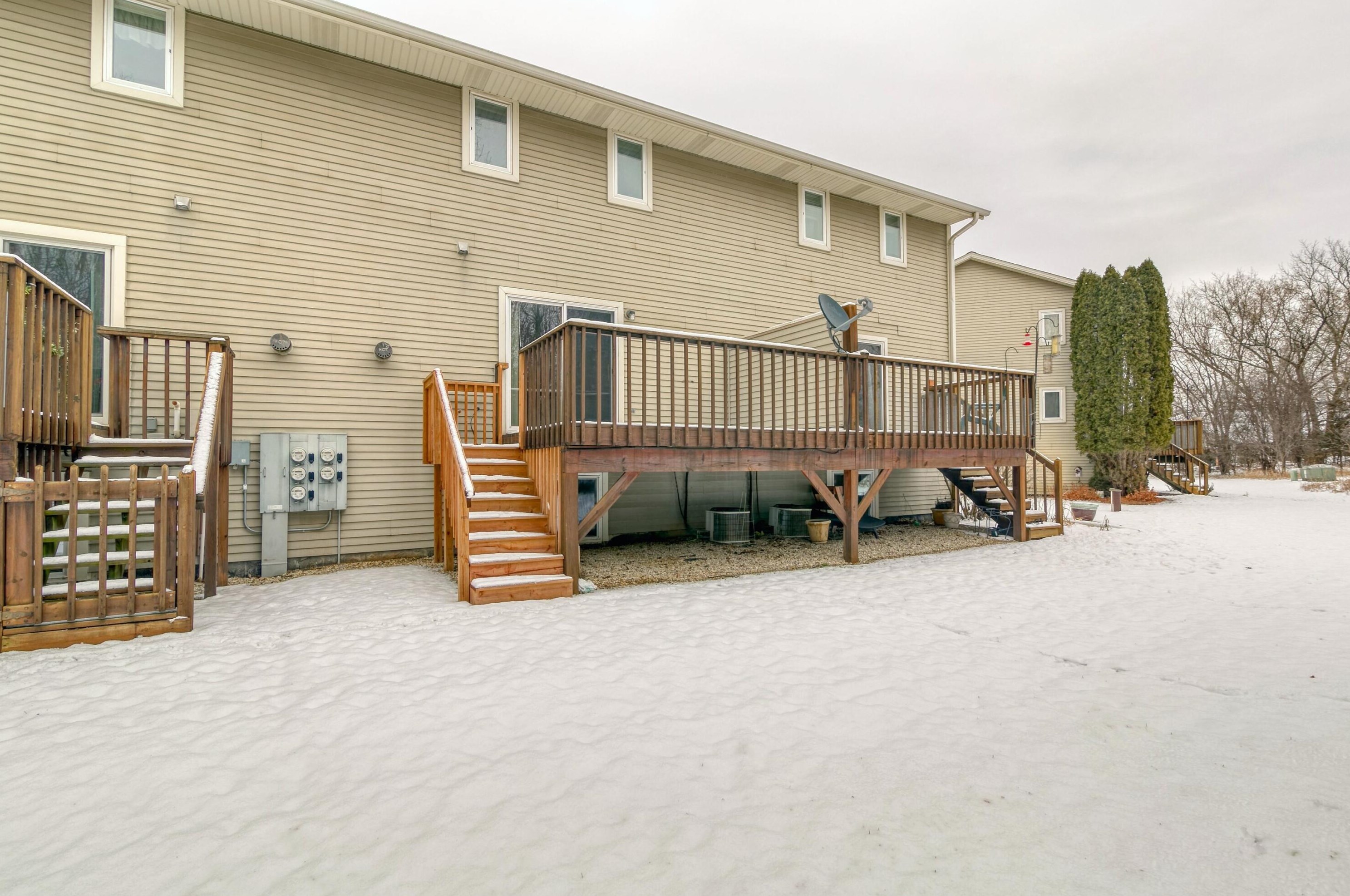 198 Country Ct, Delafield WI  53018-1874 exterior