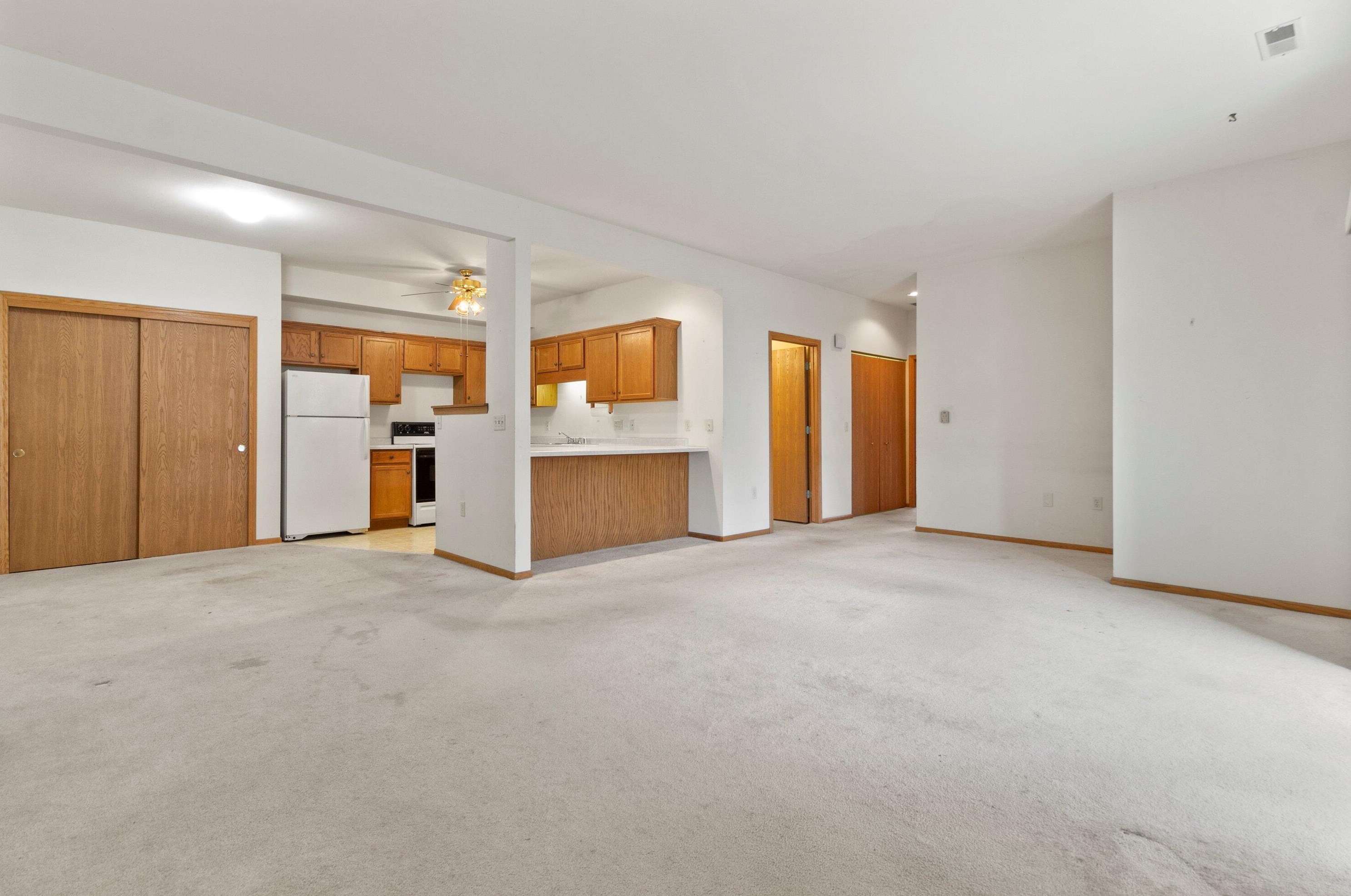 6248 Creekside Dr, Cudahy, WI 53110-3436