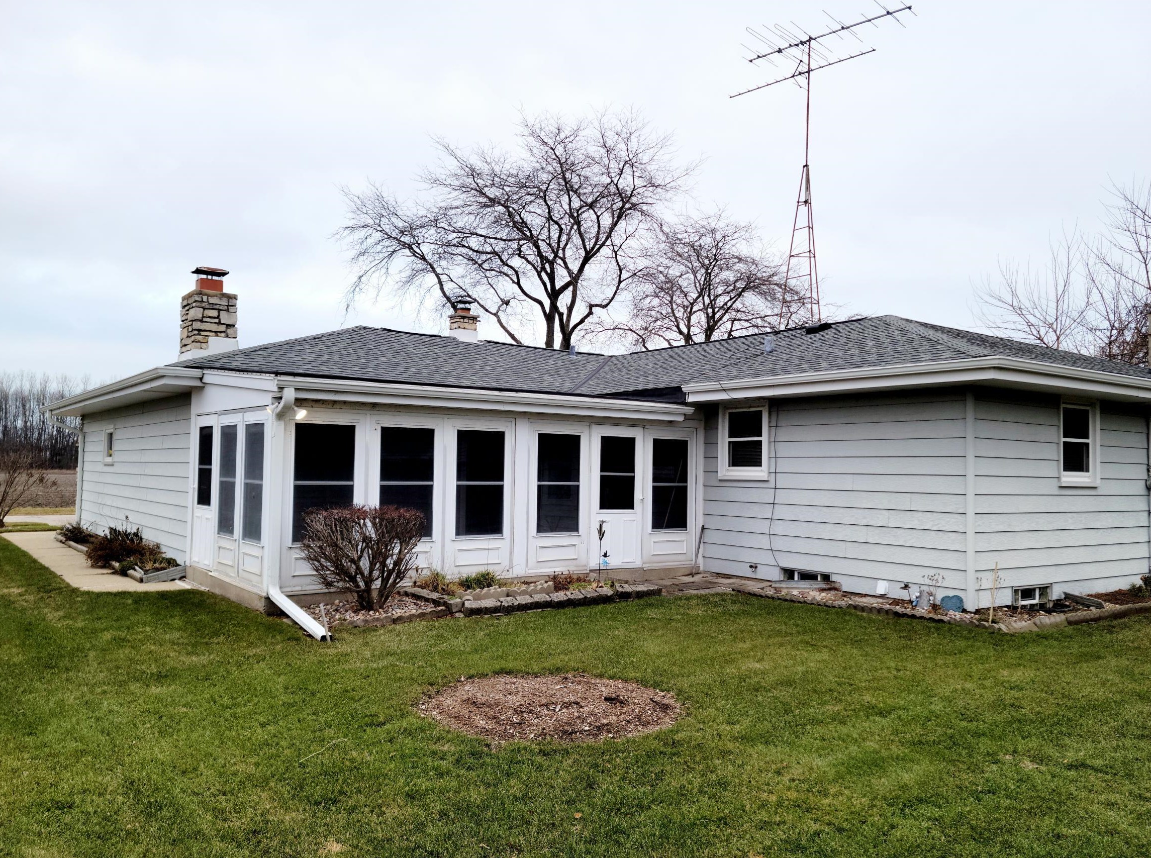 729 Thunderbird Dr, Racine, WI 53402-2819