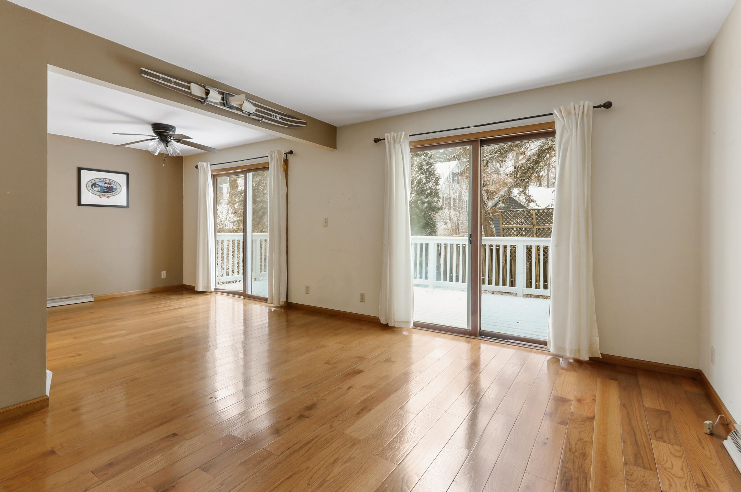 891 Sauganash Dr, Fontana, WI 53125