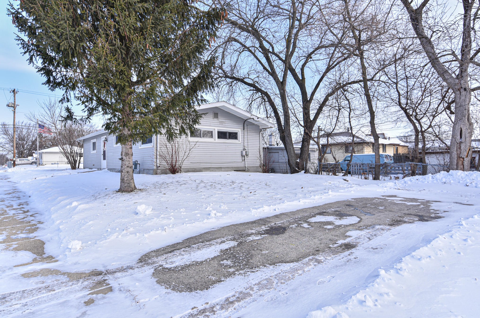 4325 16th St, Racine, WI 53405