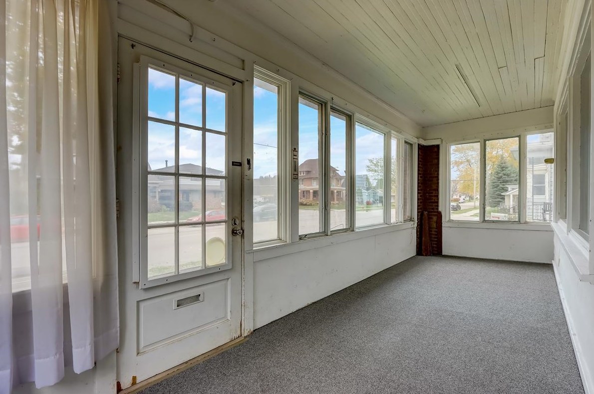 805 Madison Ave, South Milwaukee, WI 53172-2621