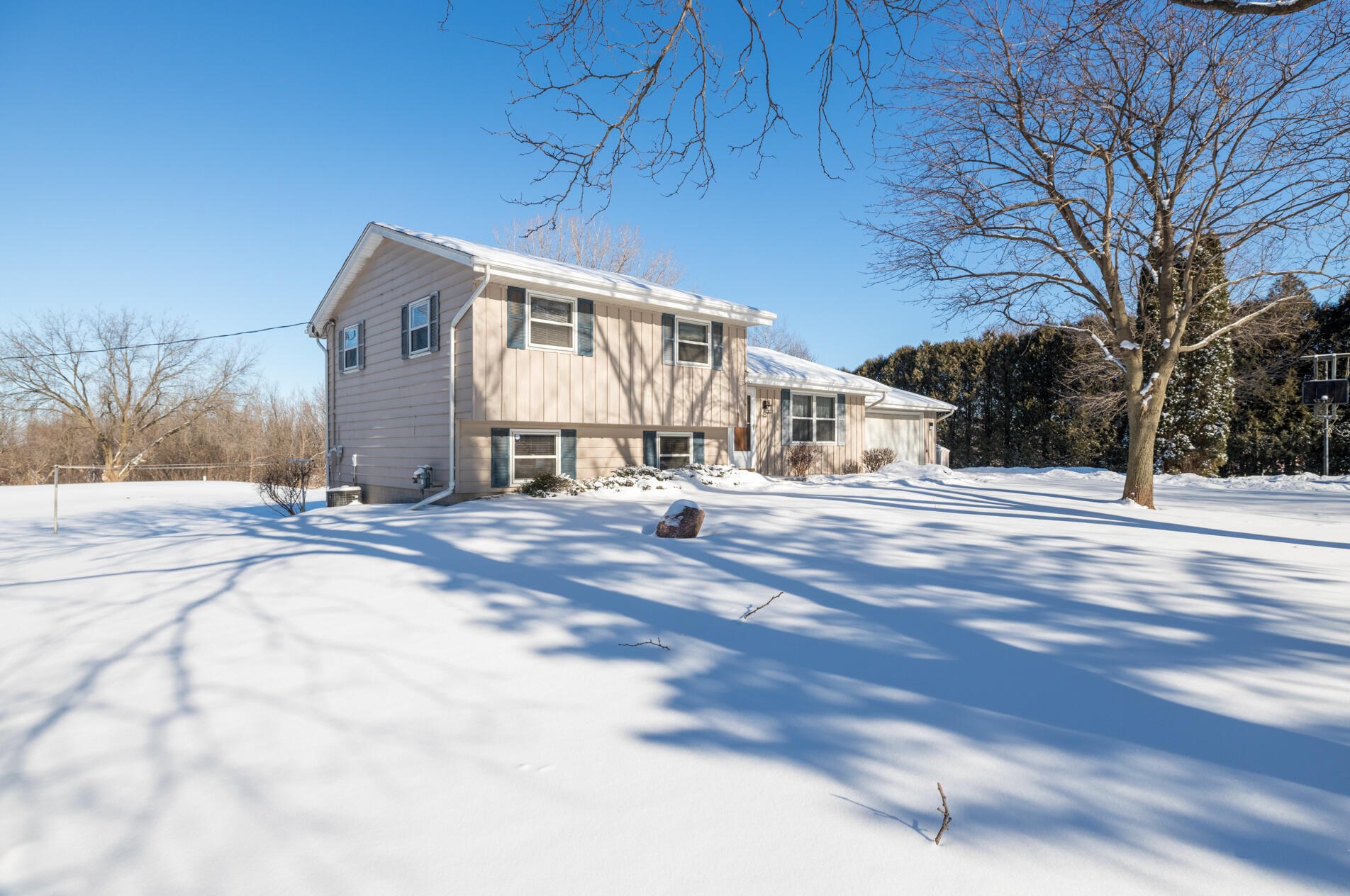 5136 Alpine Ct, West Bend, WI 53090