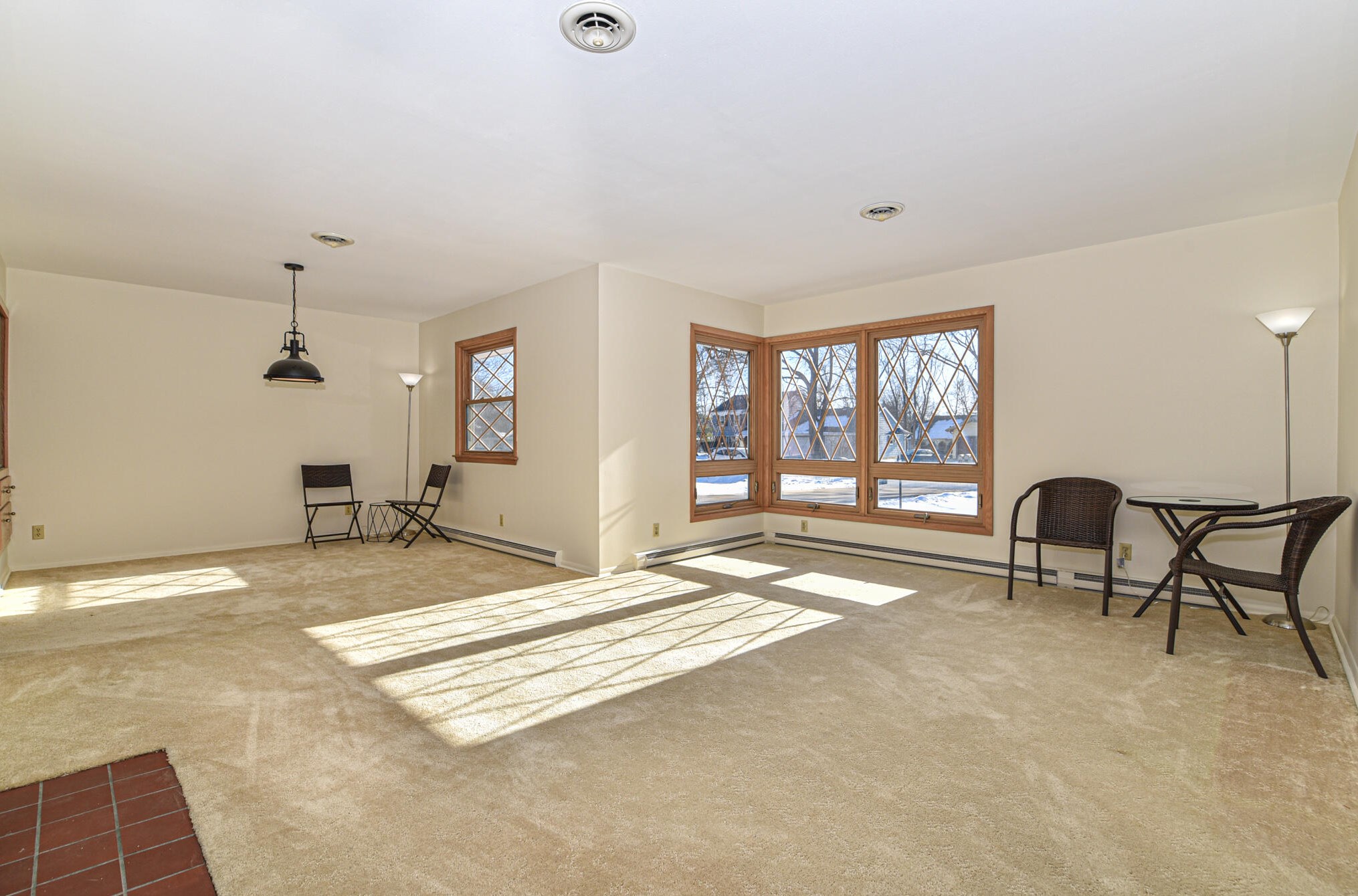 12320 Somerset Dr, Hales Corners, WI 53132-1049