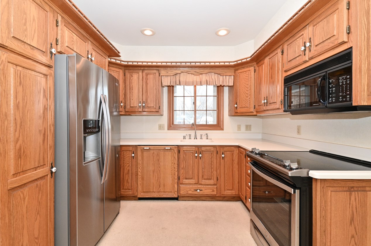1795 Spruce Ct, South Milwaukee, WI 53172-1044