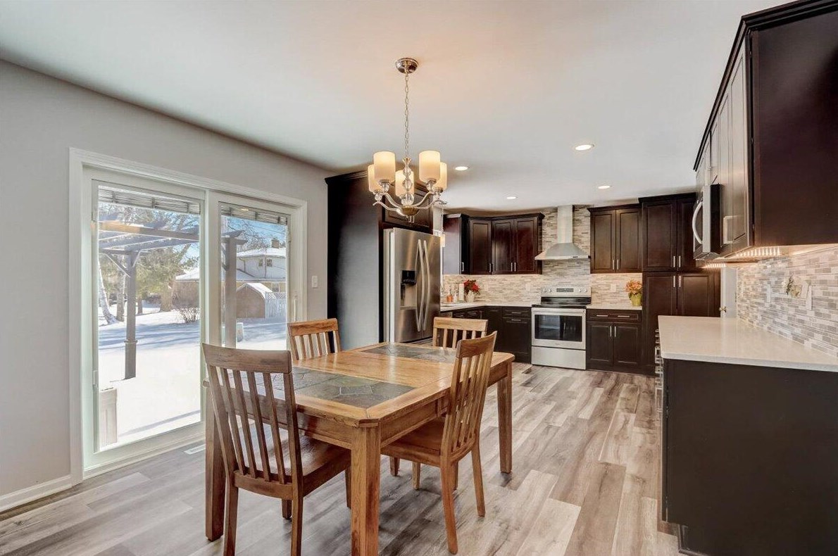 8162 Wynona Dr, Oak Creek, WI 53154-2743