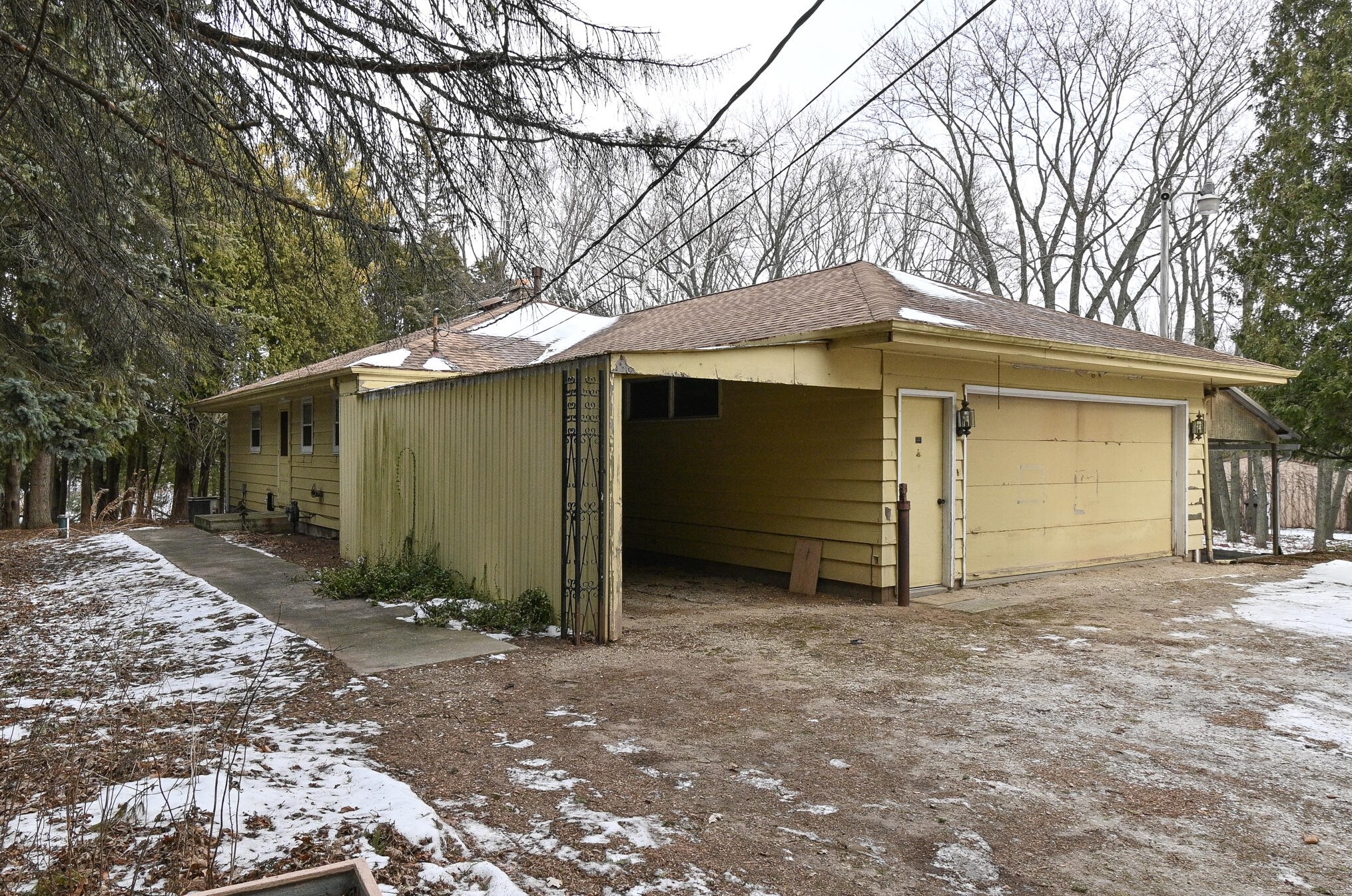 1972 Lake Shore Rd, Grafton, WI 53024-9743