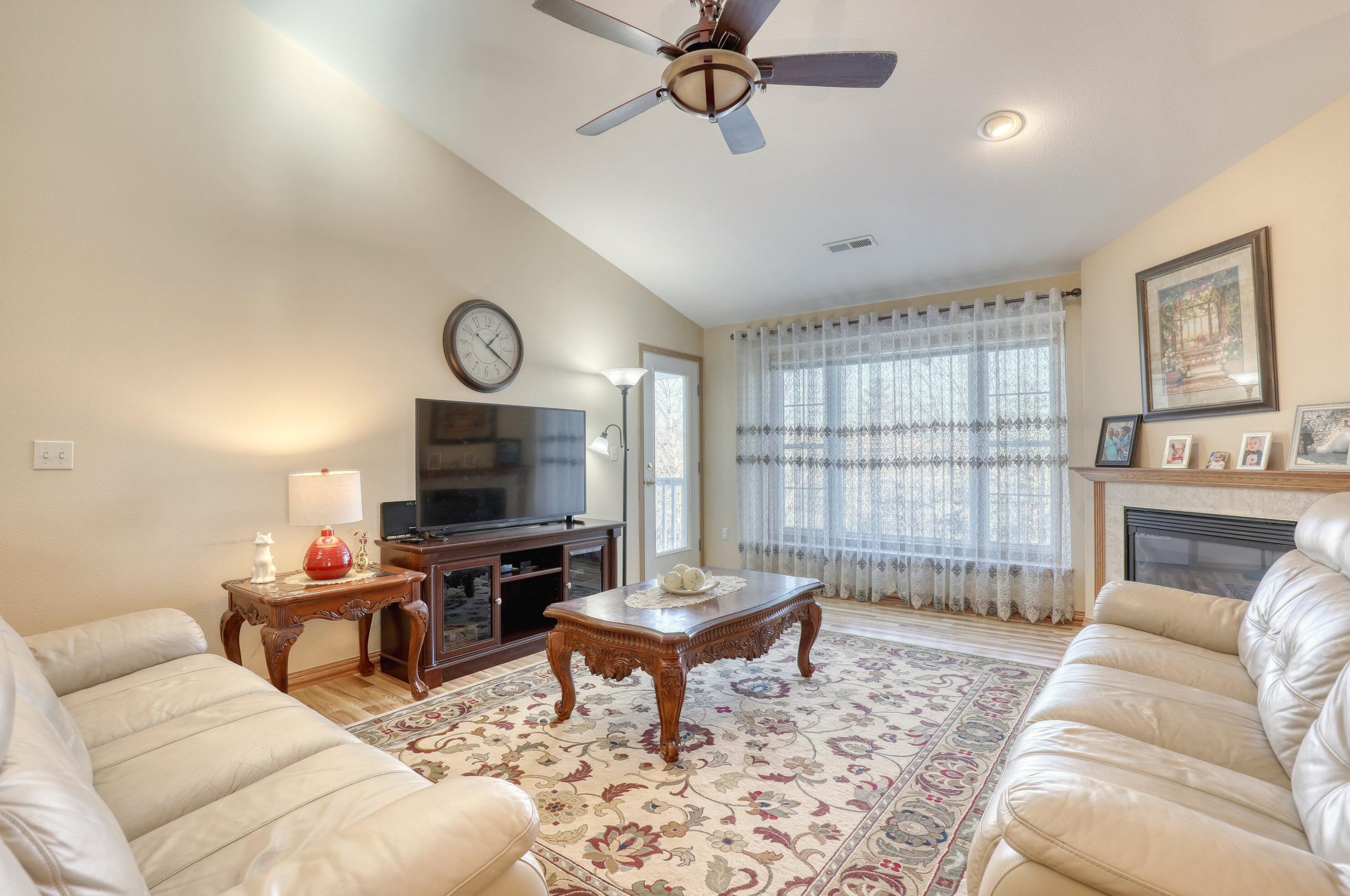 6180 Walnut Ln #82, Cudahy, WI 53110