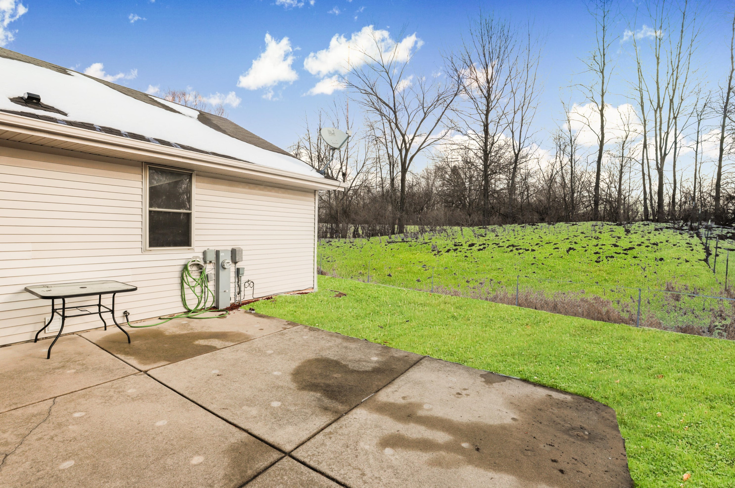 10402 Donald Dr, Oak Creek WI  53154-6749 exterior