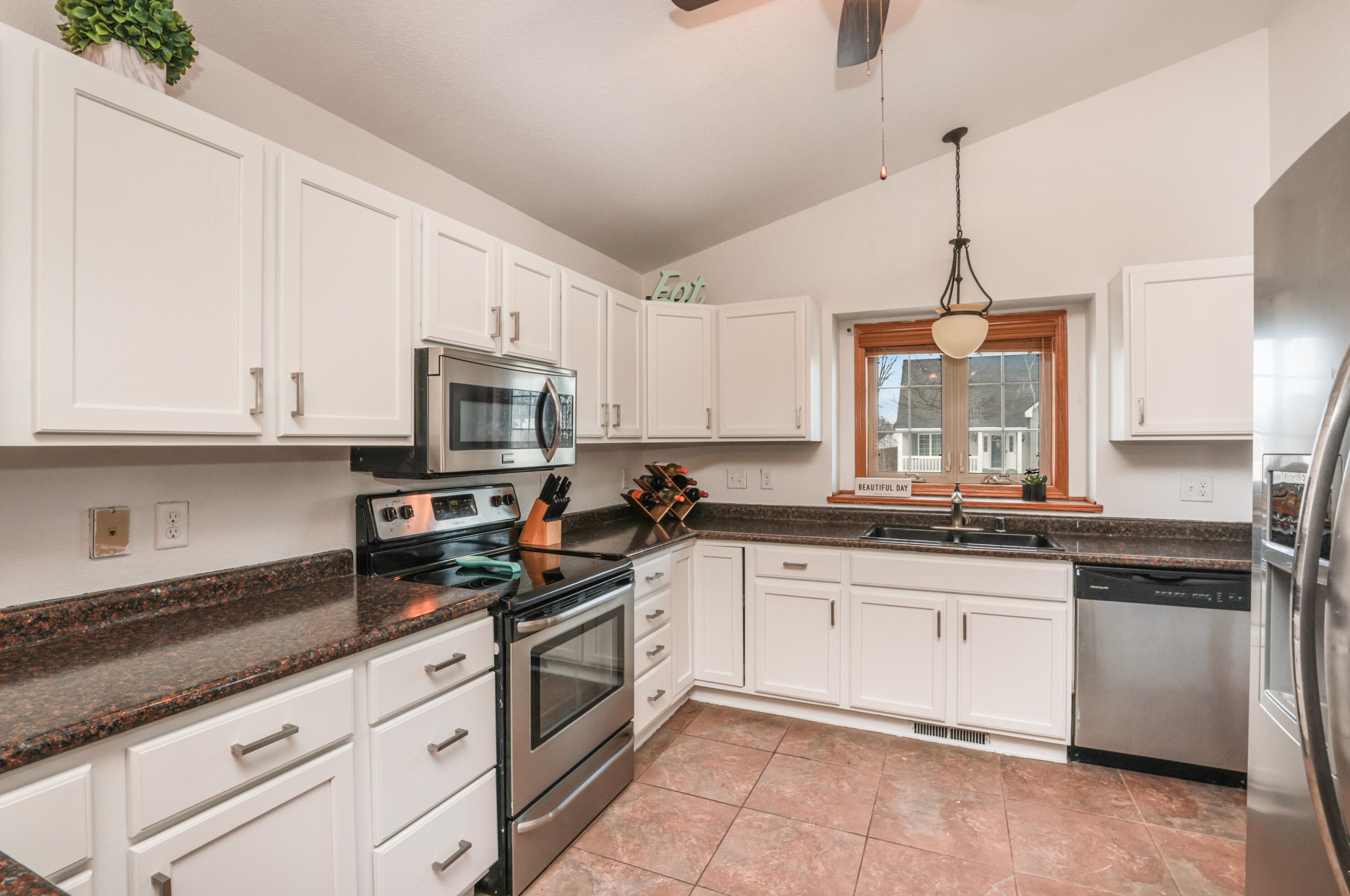 10402 Donald Dr, Oak Creek WI  53154-6749 exterior