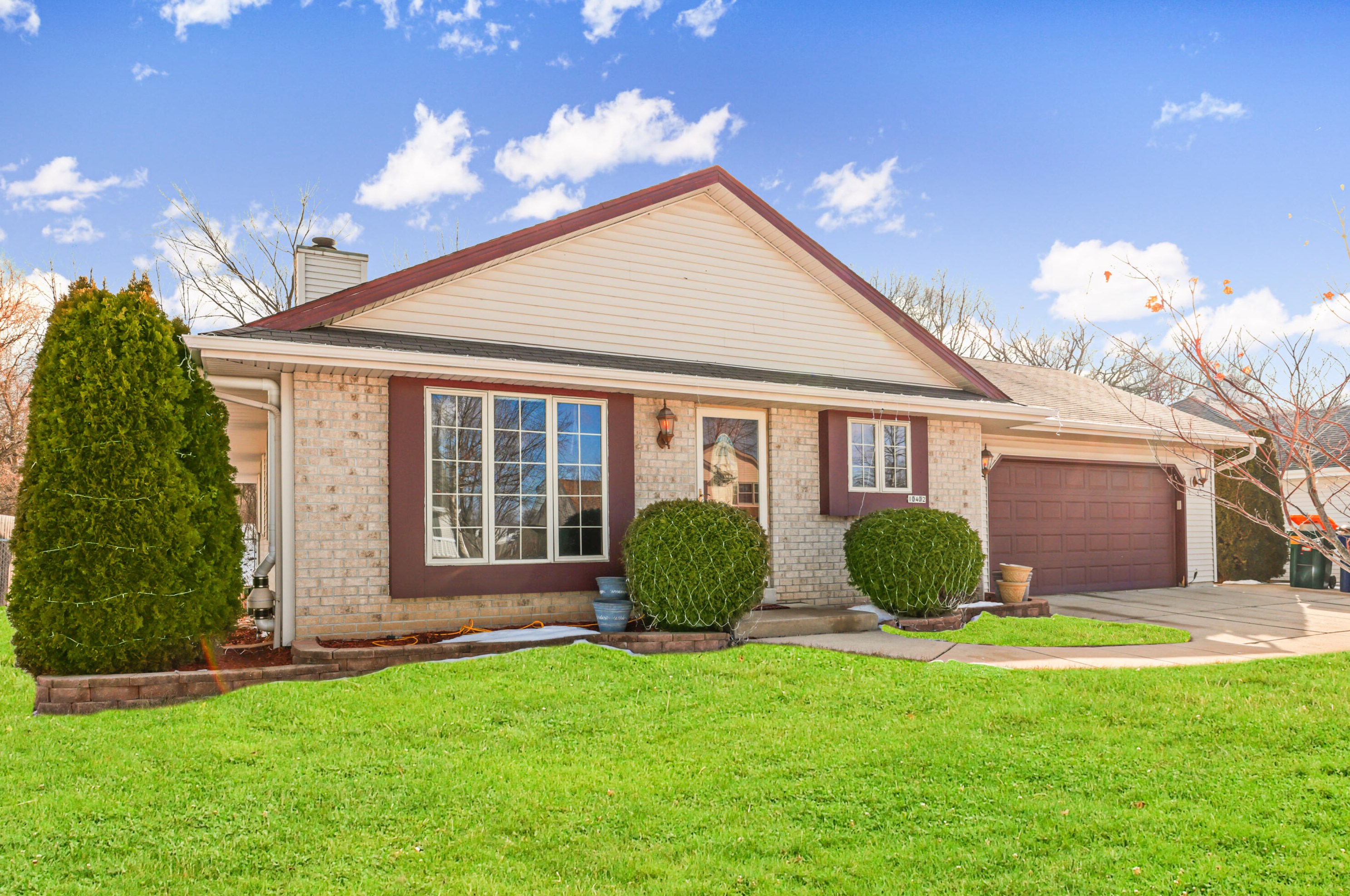 10402 Donald Dr, Oak Creek WI  53154-6749 exterior
