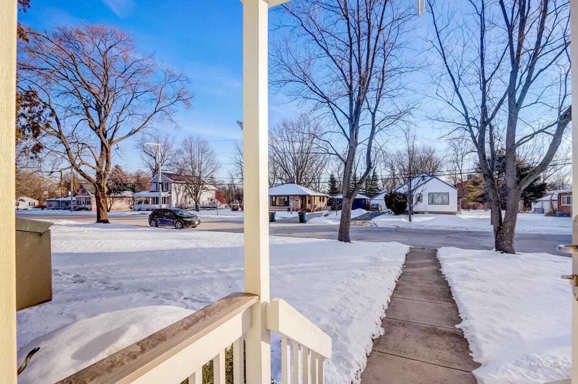 240 Jefferson St, Elkhorn, WI 53121-1212