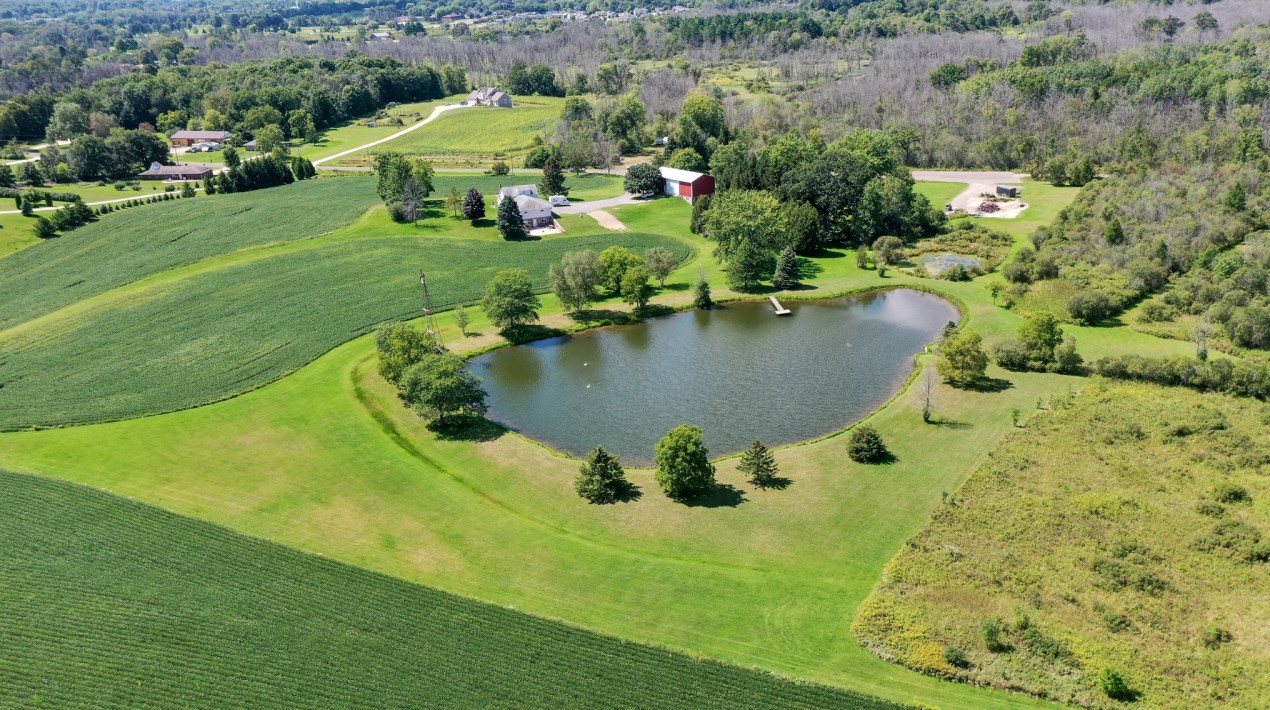 9242 N Mill Rd, Kewaskum, WI 53040