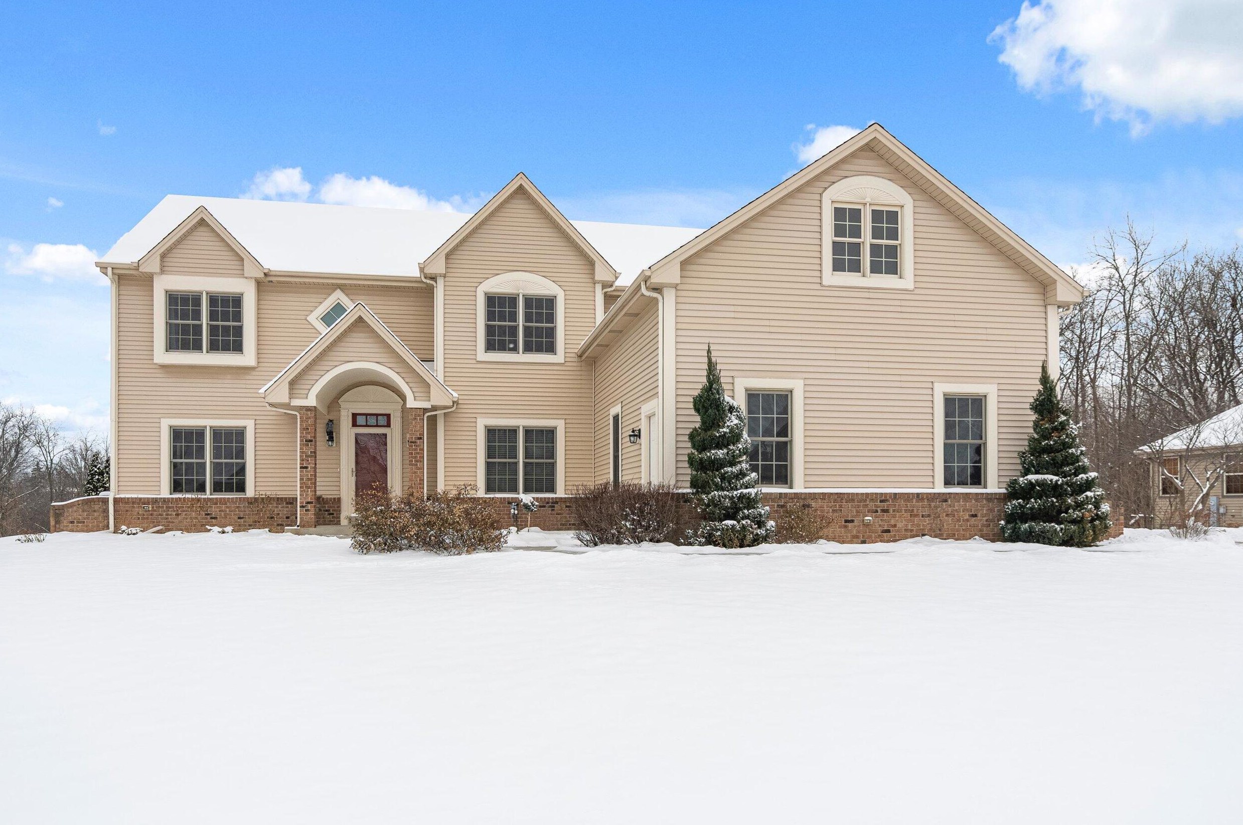 8354 44th St, Hales Corners, WI 53132-8899