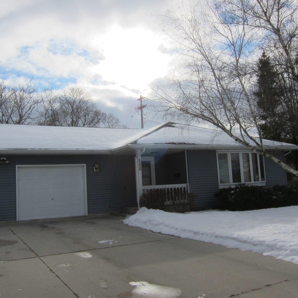 220 Mill Pond Ct, Plymouth, WI 53073