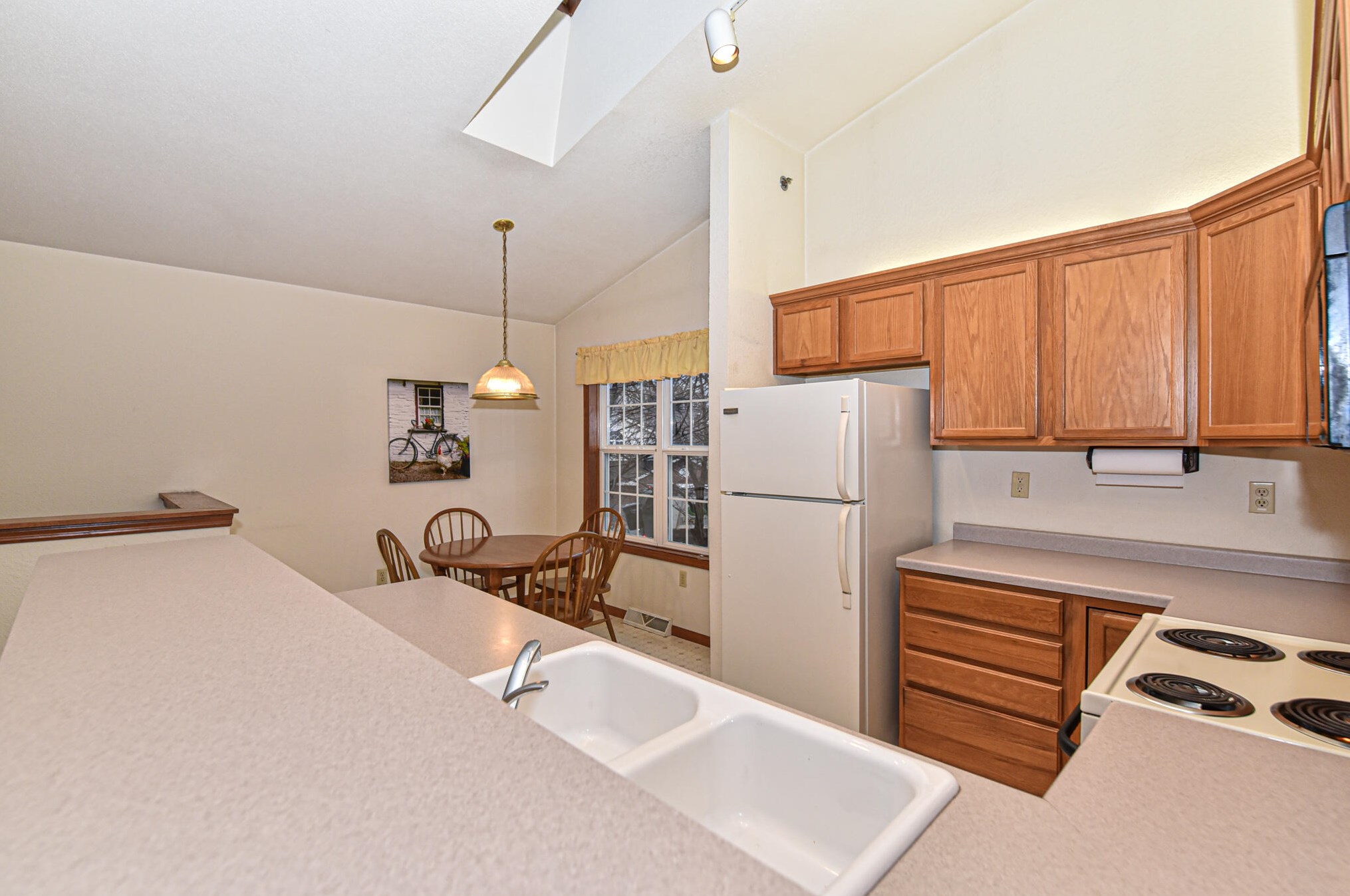 7901 Scepter Dr, Hales Corners, WI 53132-2244