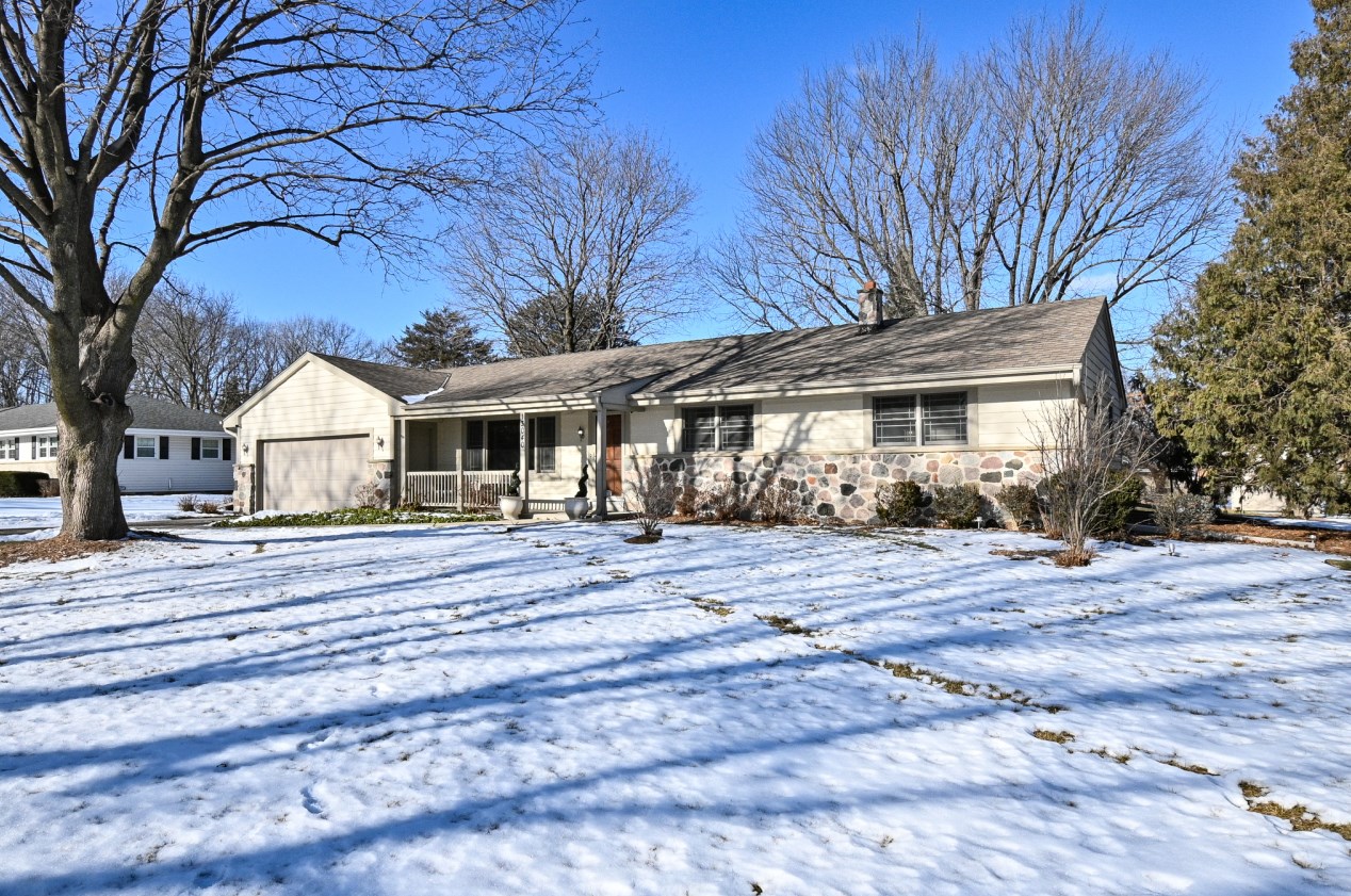 13040 Center St, Brookfield, WI 53005-1950