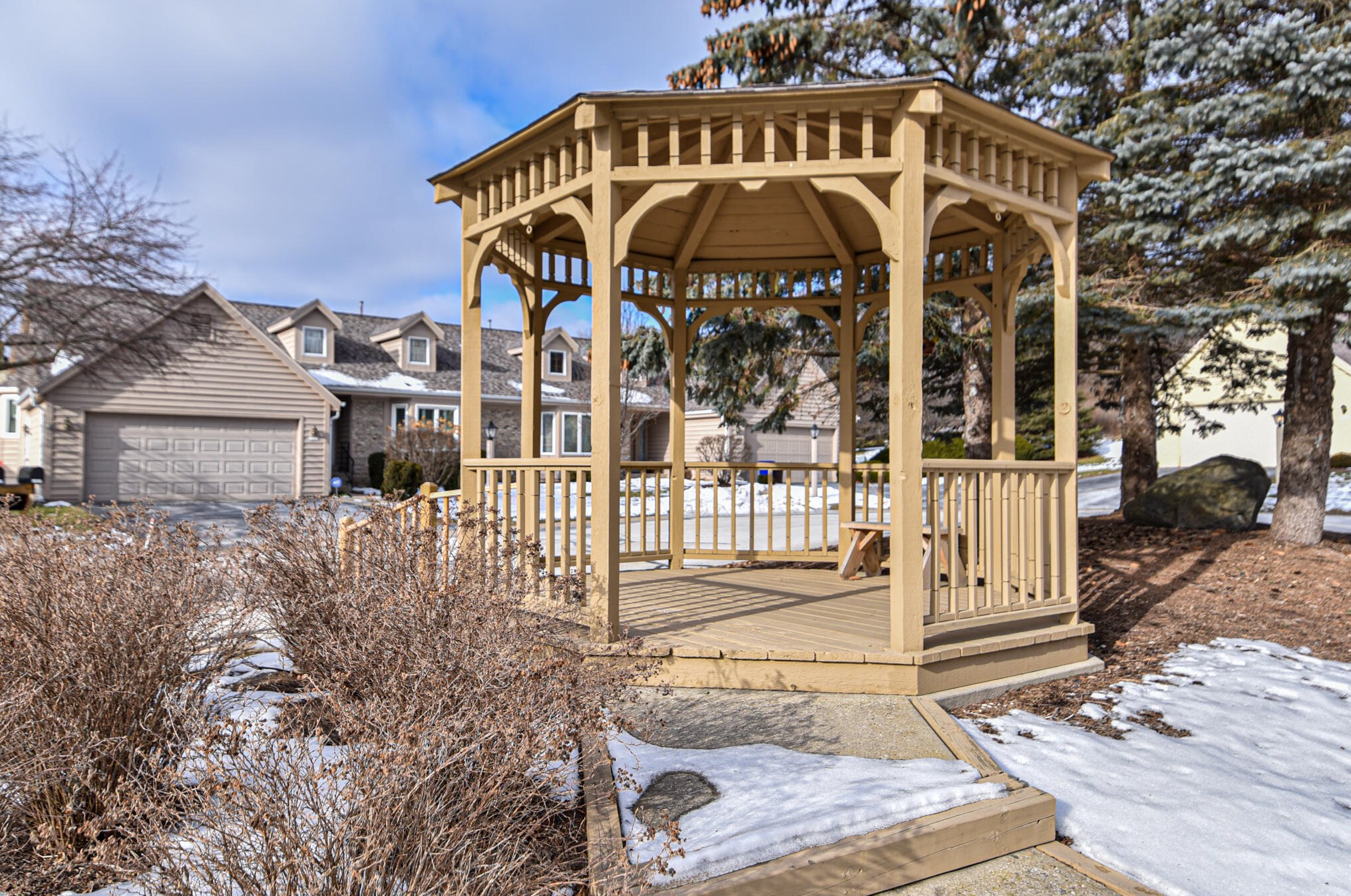 1225 Lansdowne Ct, Brookfield WI  53045-4465 exterior