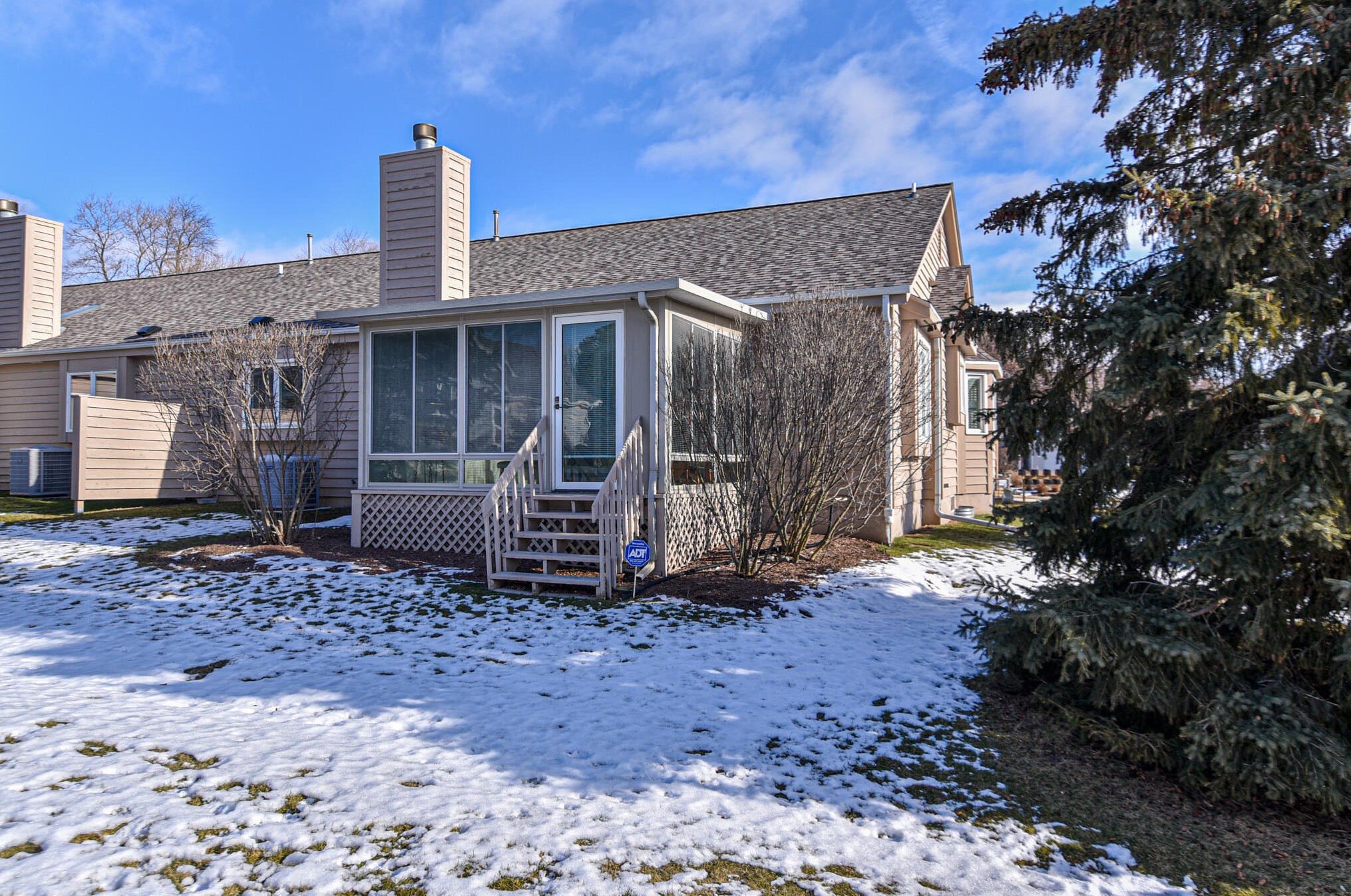 1225 Lansdowne Ct, Brookfield WI  53045-4465 exterior