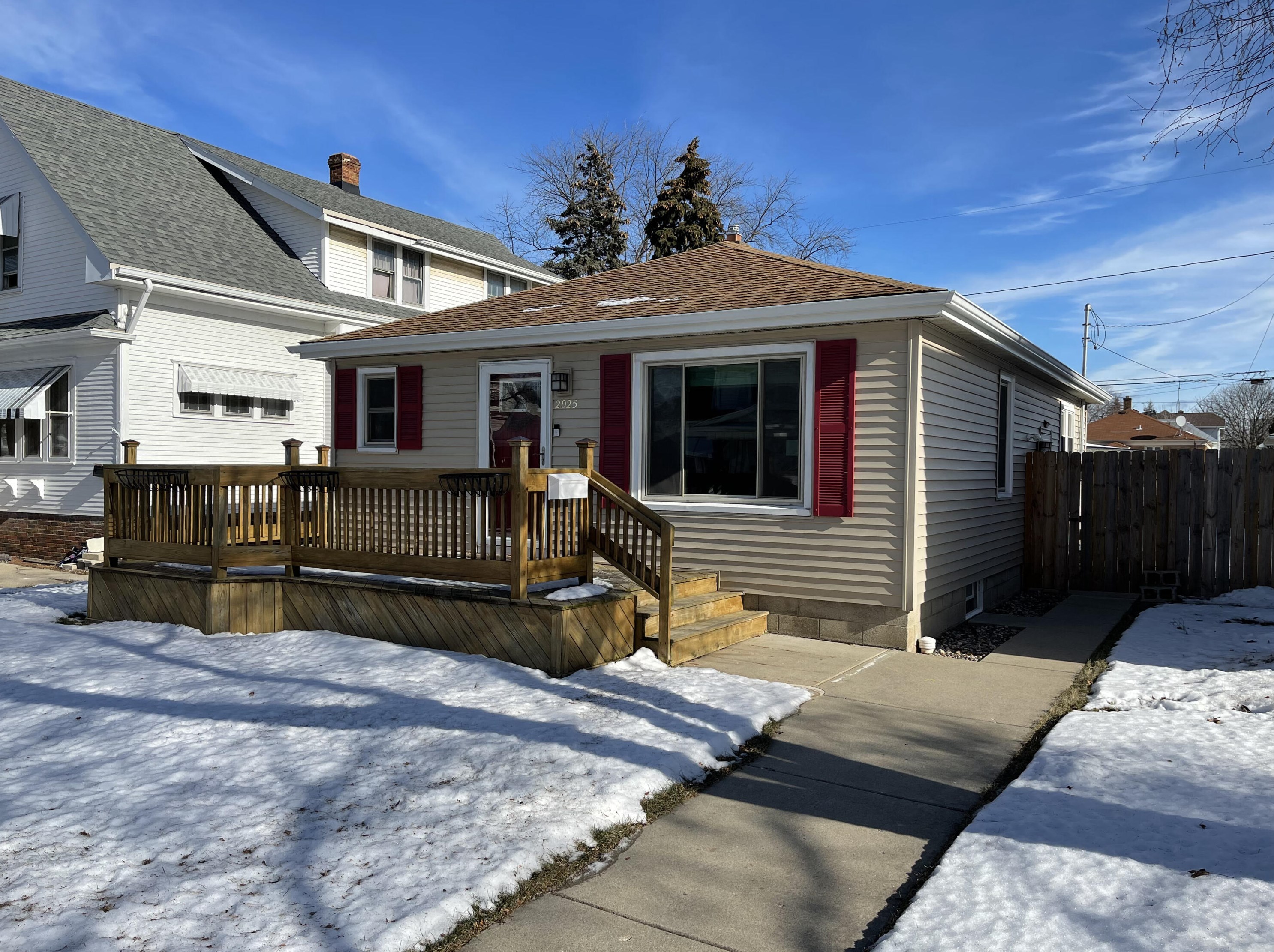 2025 Quincy Ave, Racine, WI 53403-4232