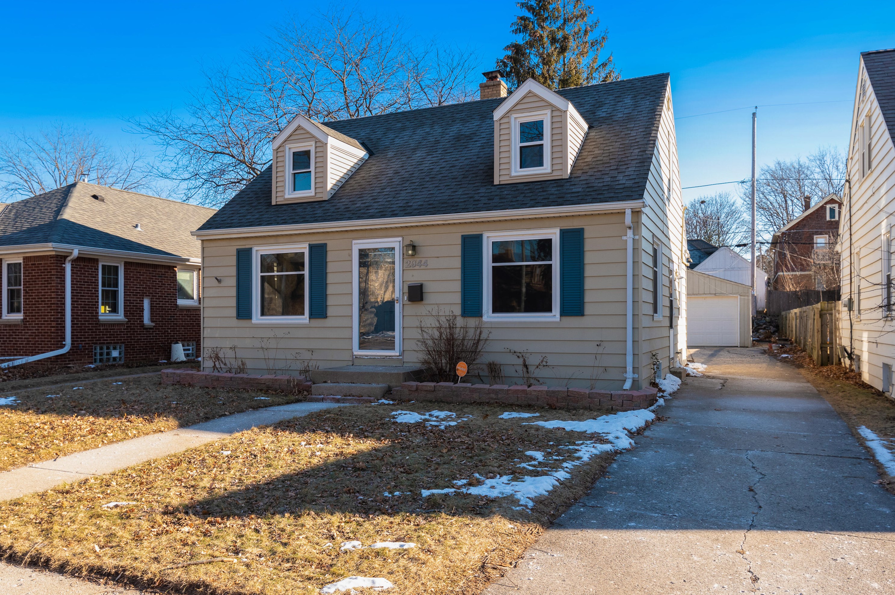 2944 74th St, Milwaukee, WI 53219-2862