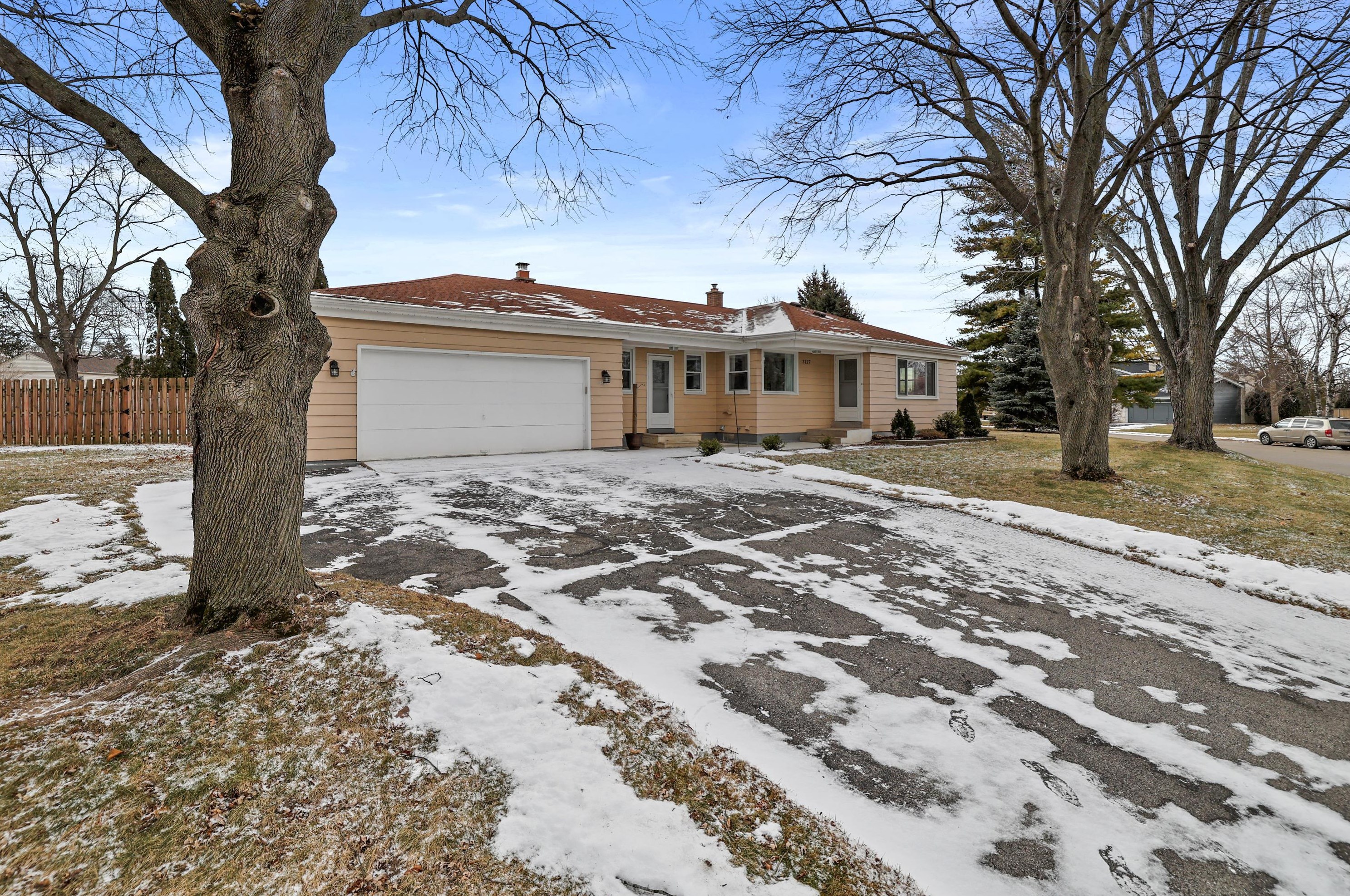 3127 Rochelle Ave, Milwaukee, WI 53209-2503