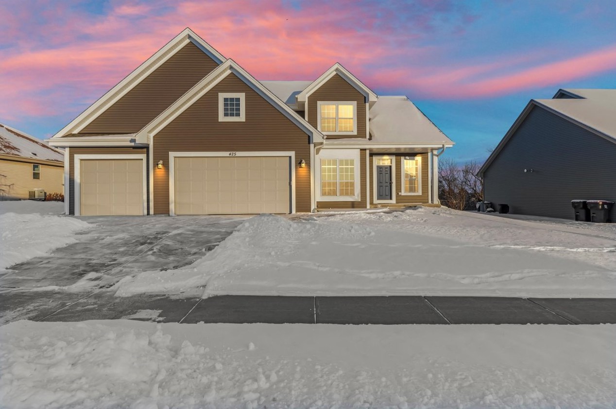 425 Chapel Hill Dr, Johnson Creek, WI 53038