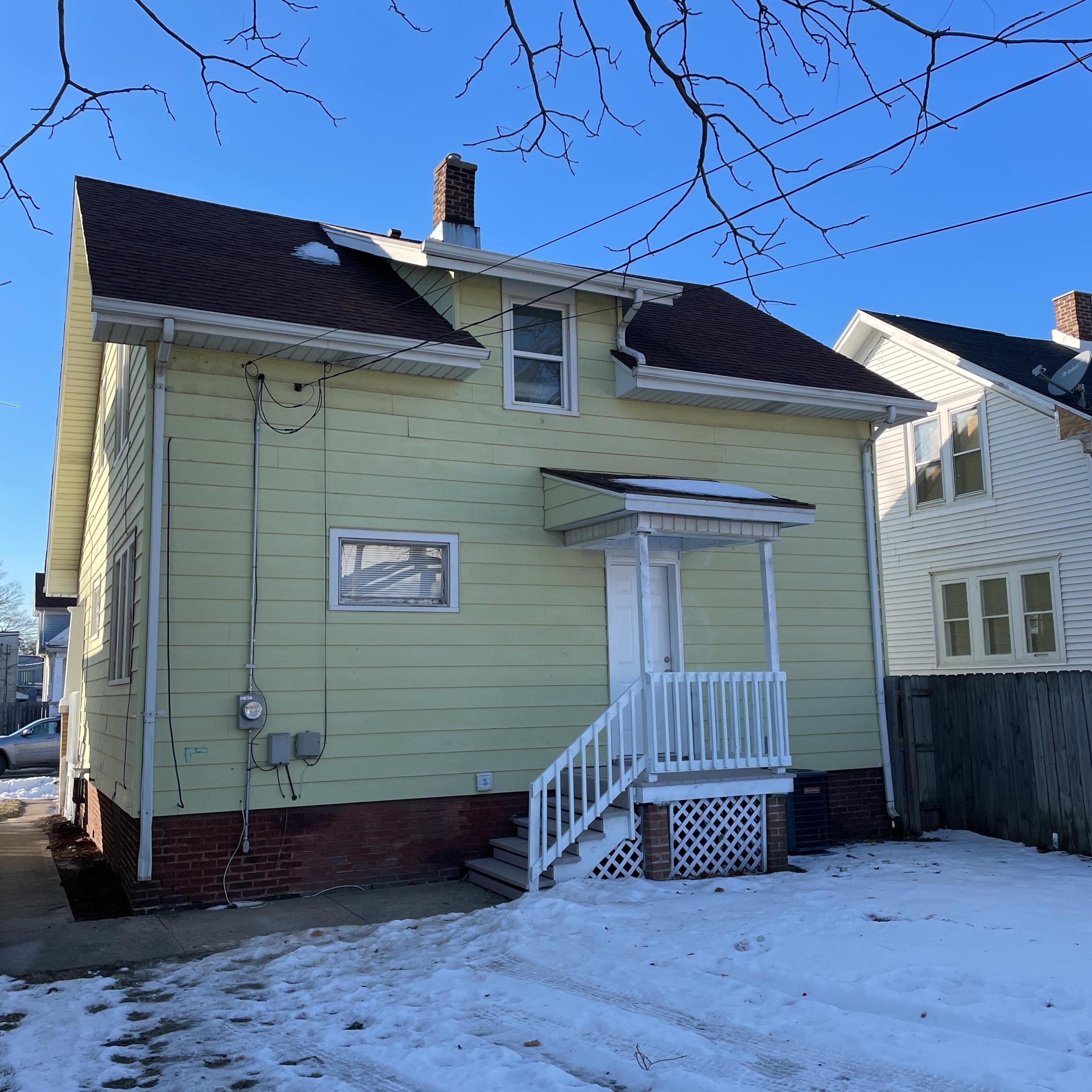 1541 Grange Ave, Racine, WI 53405