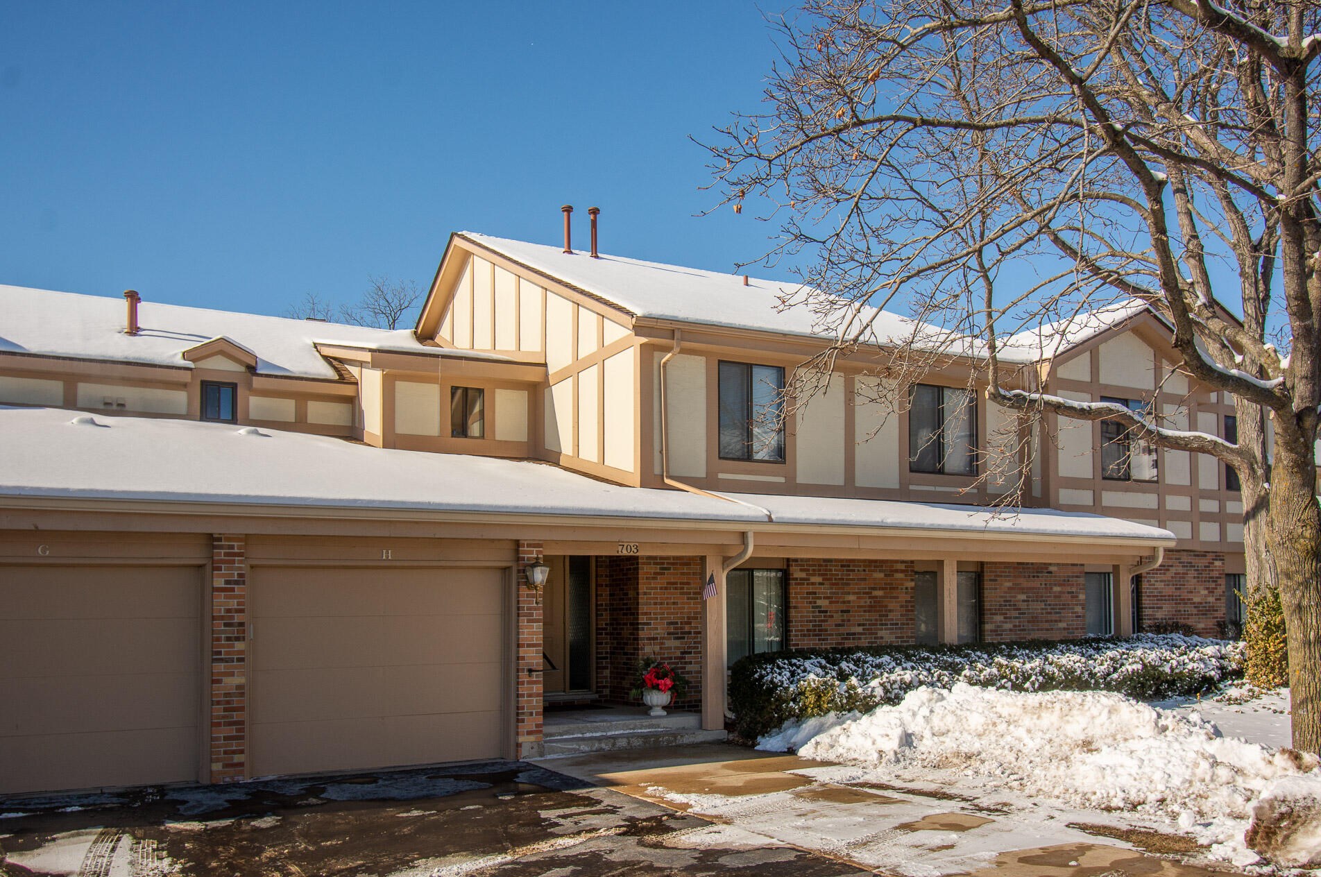 703 S Lake Shore Dr #1c, Lake Geneva, WI 53147